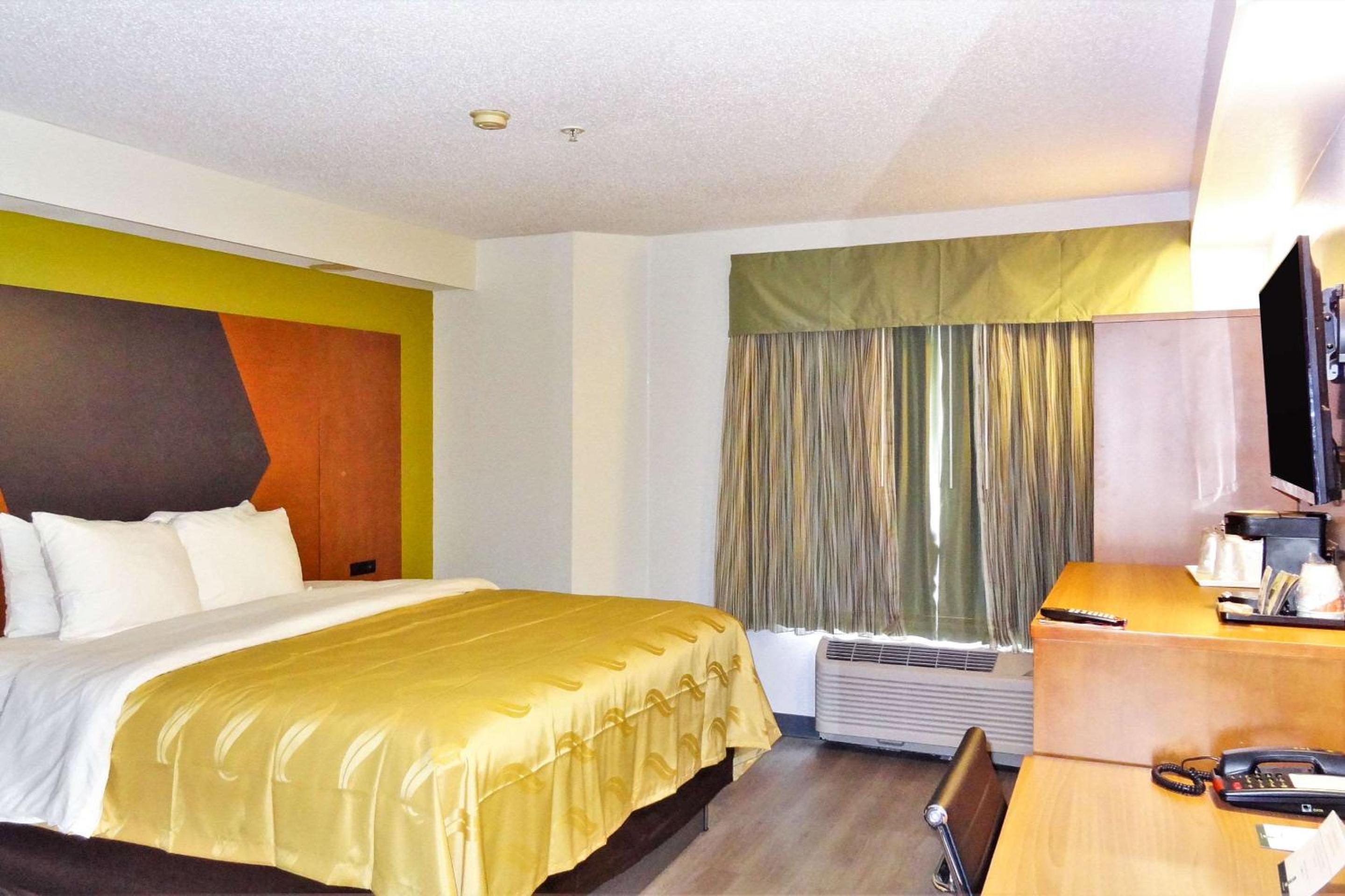 King Room - Non-Smoking - Photo 6