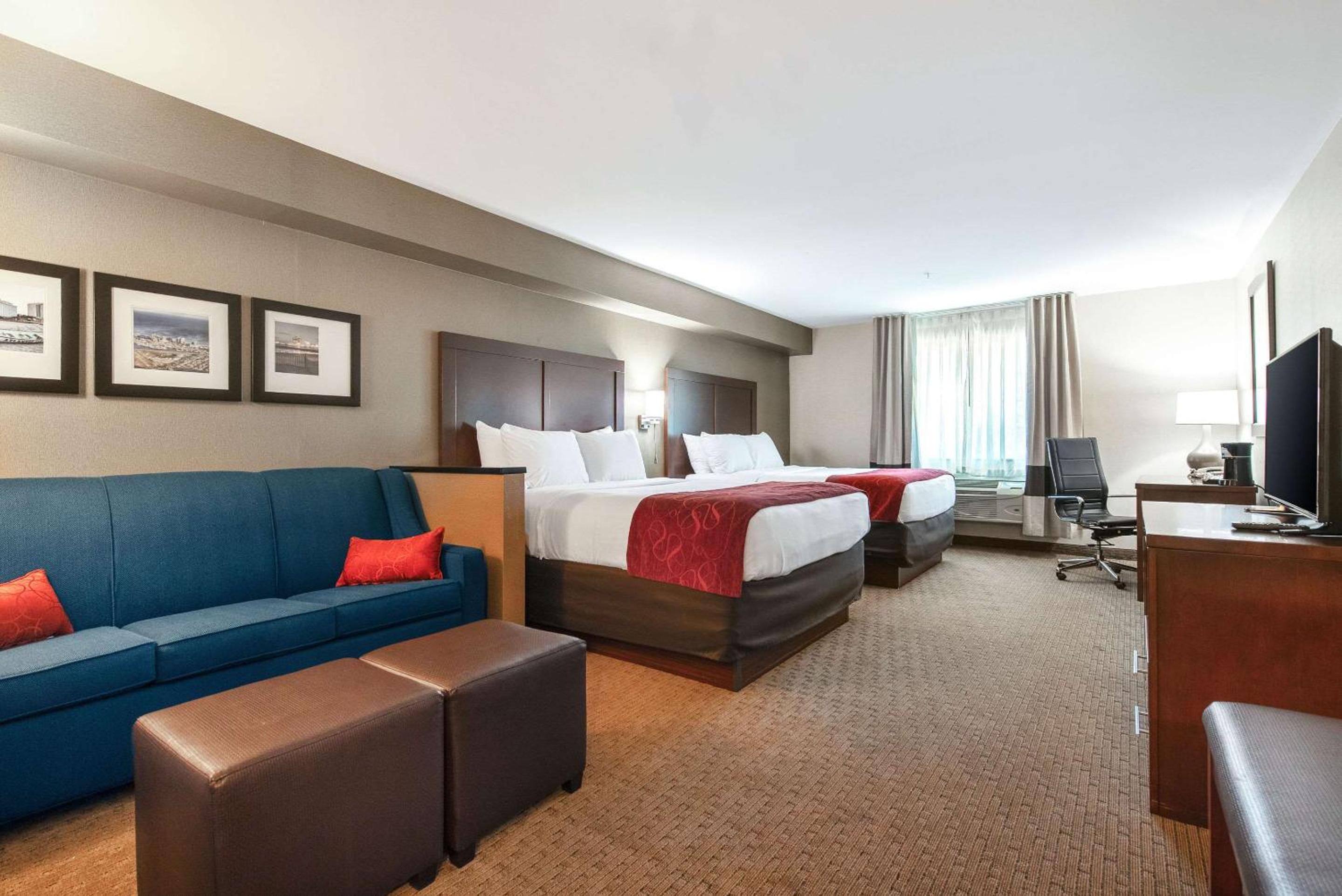 Deluxe Queen Room - Photo 1