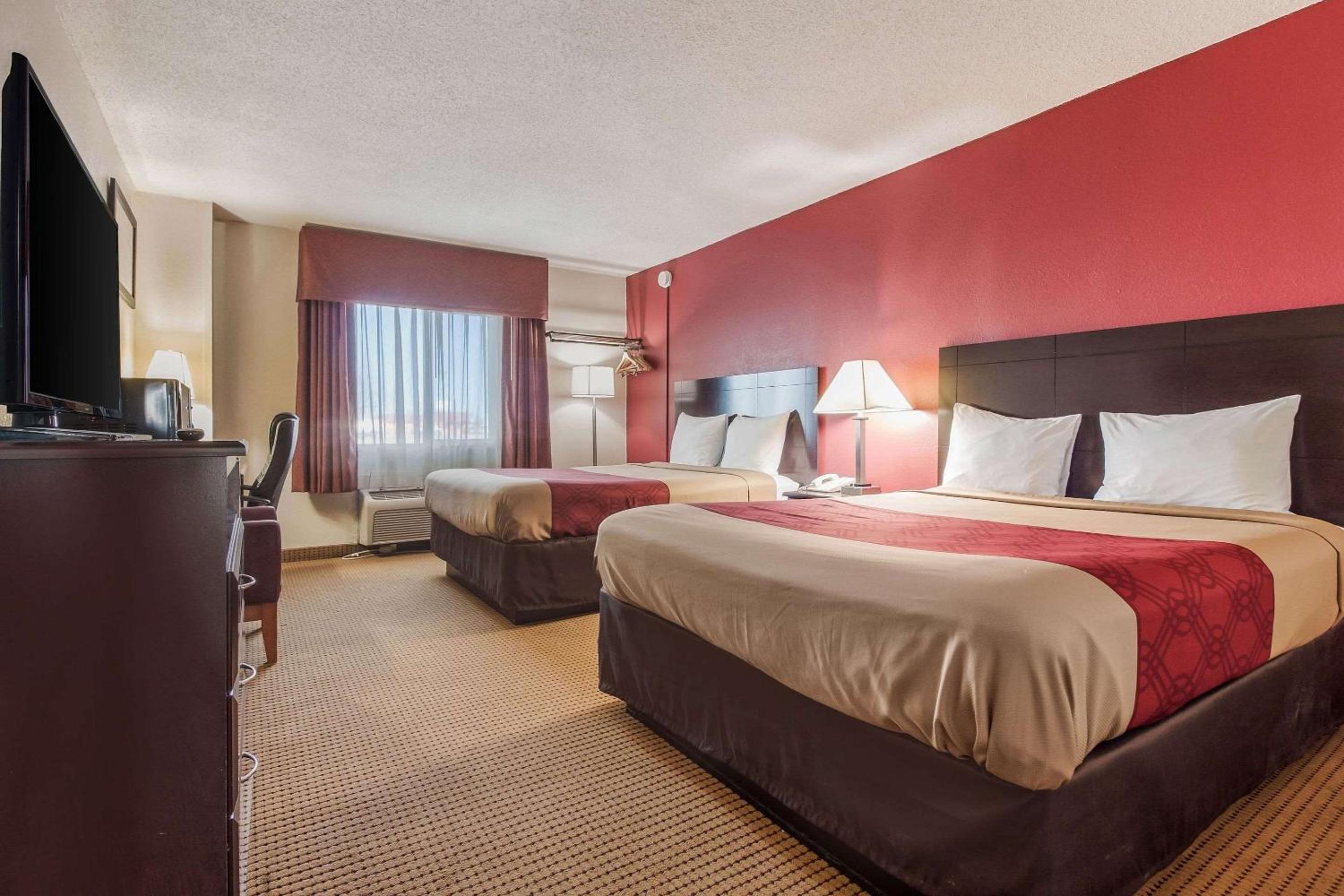 Queen Room with Two Queen Beds - Smoking photo 2