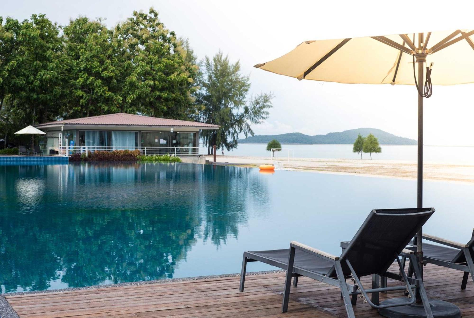 Double or Twin Room with Partial Sea View - Photo 4