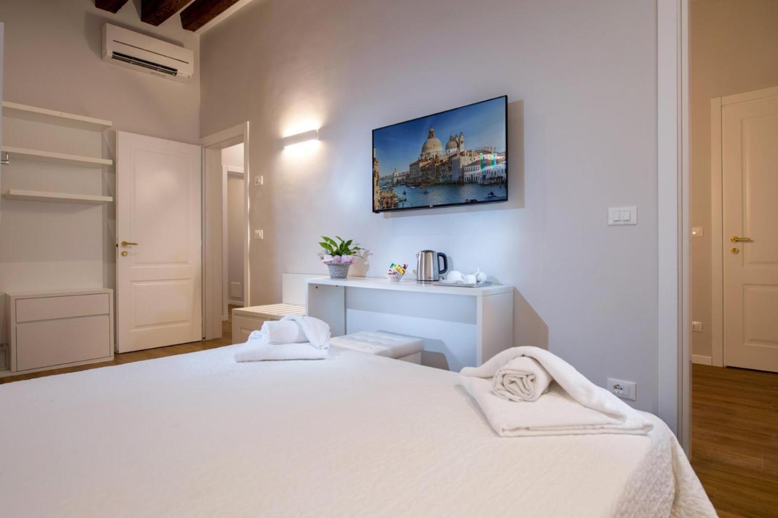 Double Room - Separate Building (no kitchen) photo 2