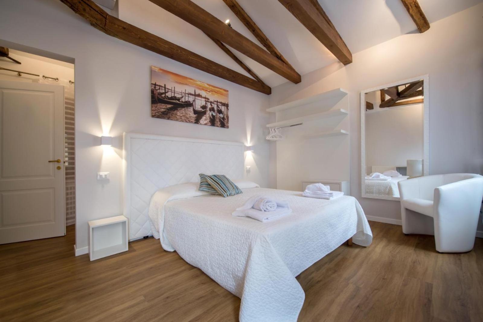 Double Room - Separate Building (no kitchen) photo 1