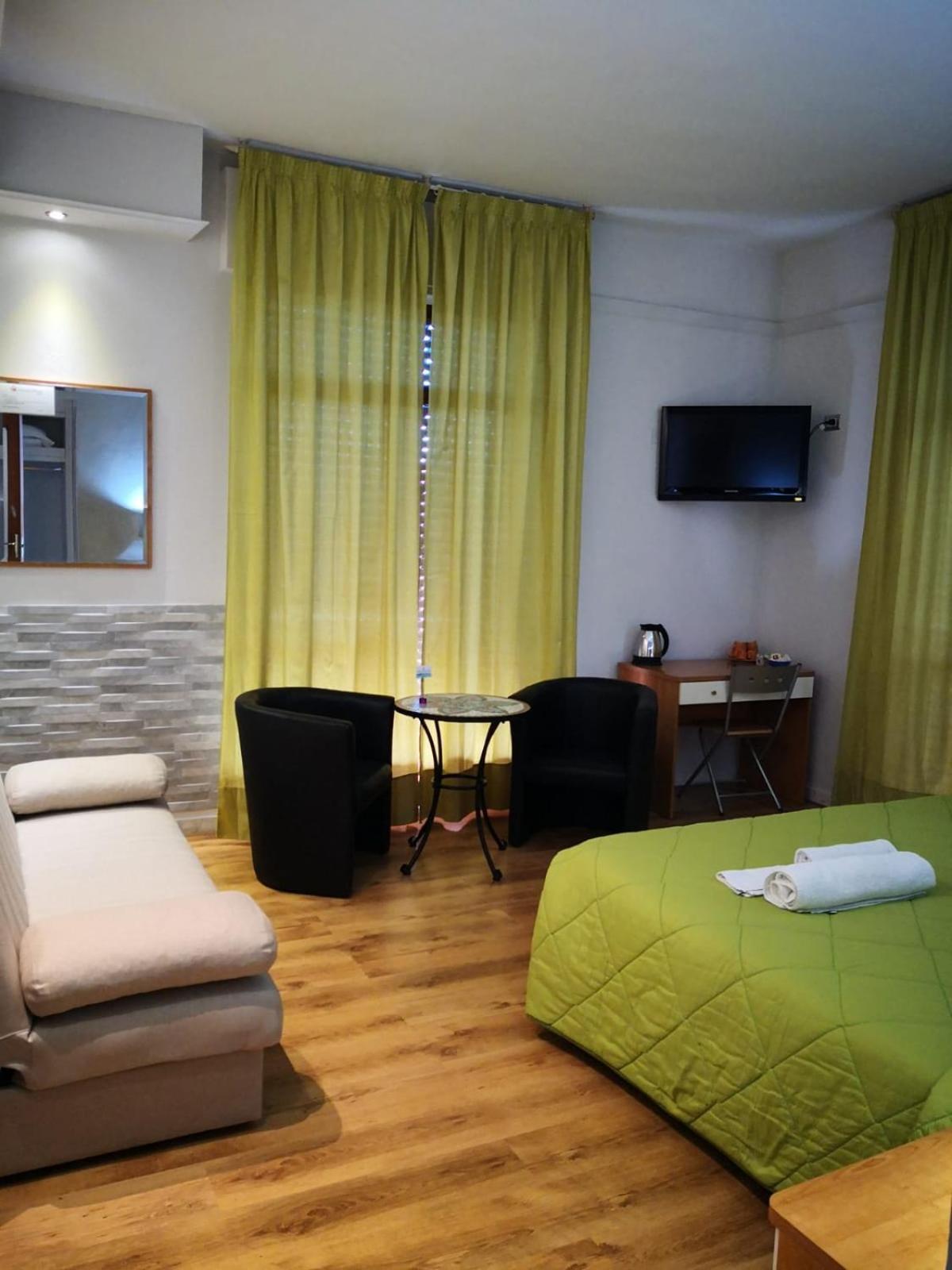 Triple Room - Photo 2