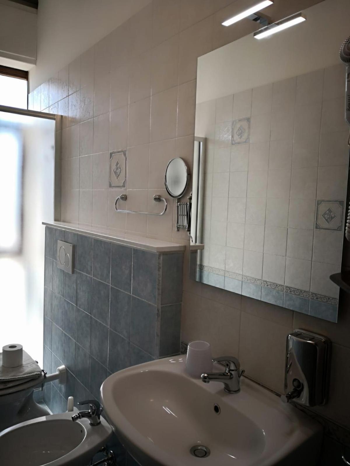 Triple Room - Photo 12