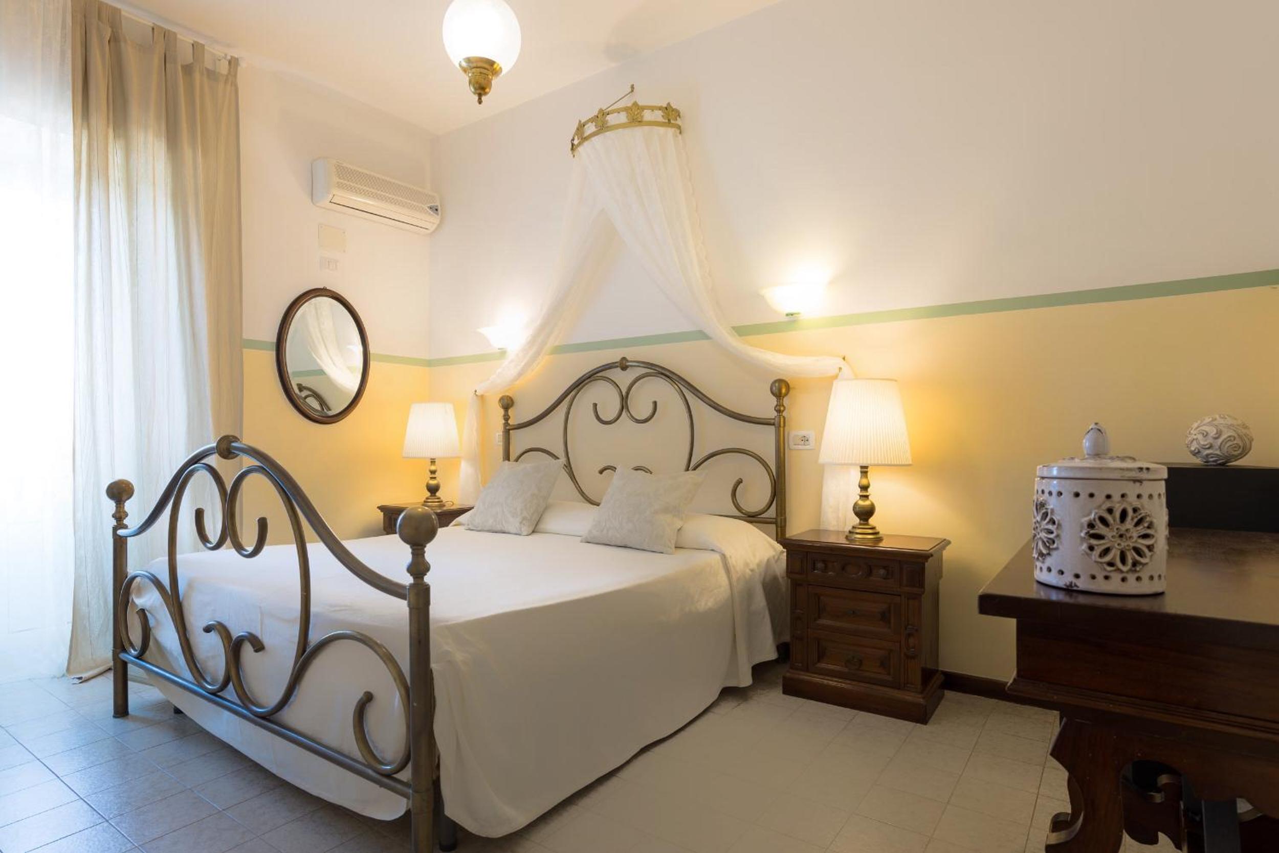 Double Room - Photo 9