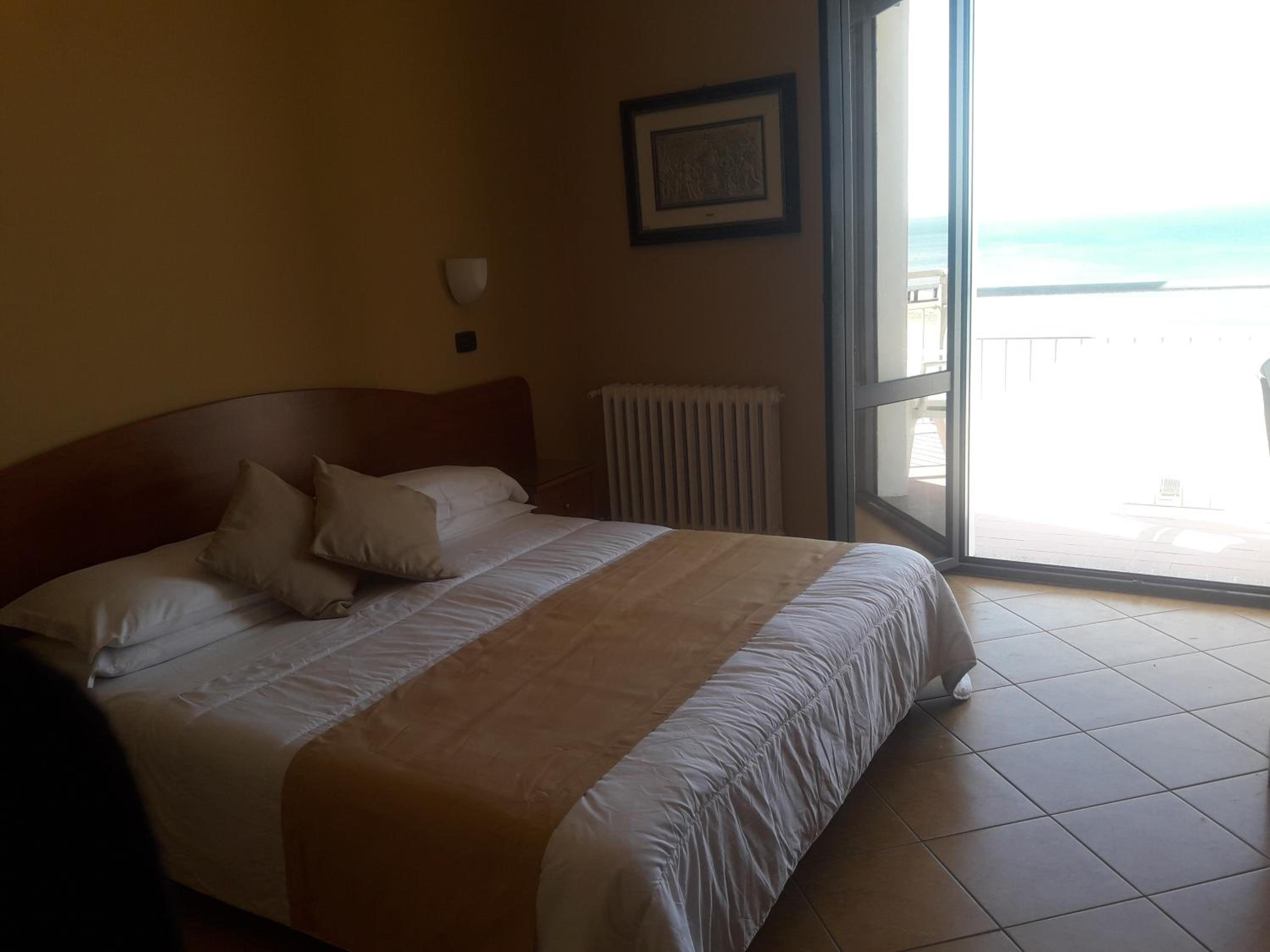 Double or Twin Room with Sea View and Balcony photo 1
