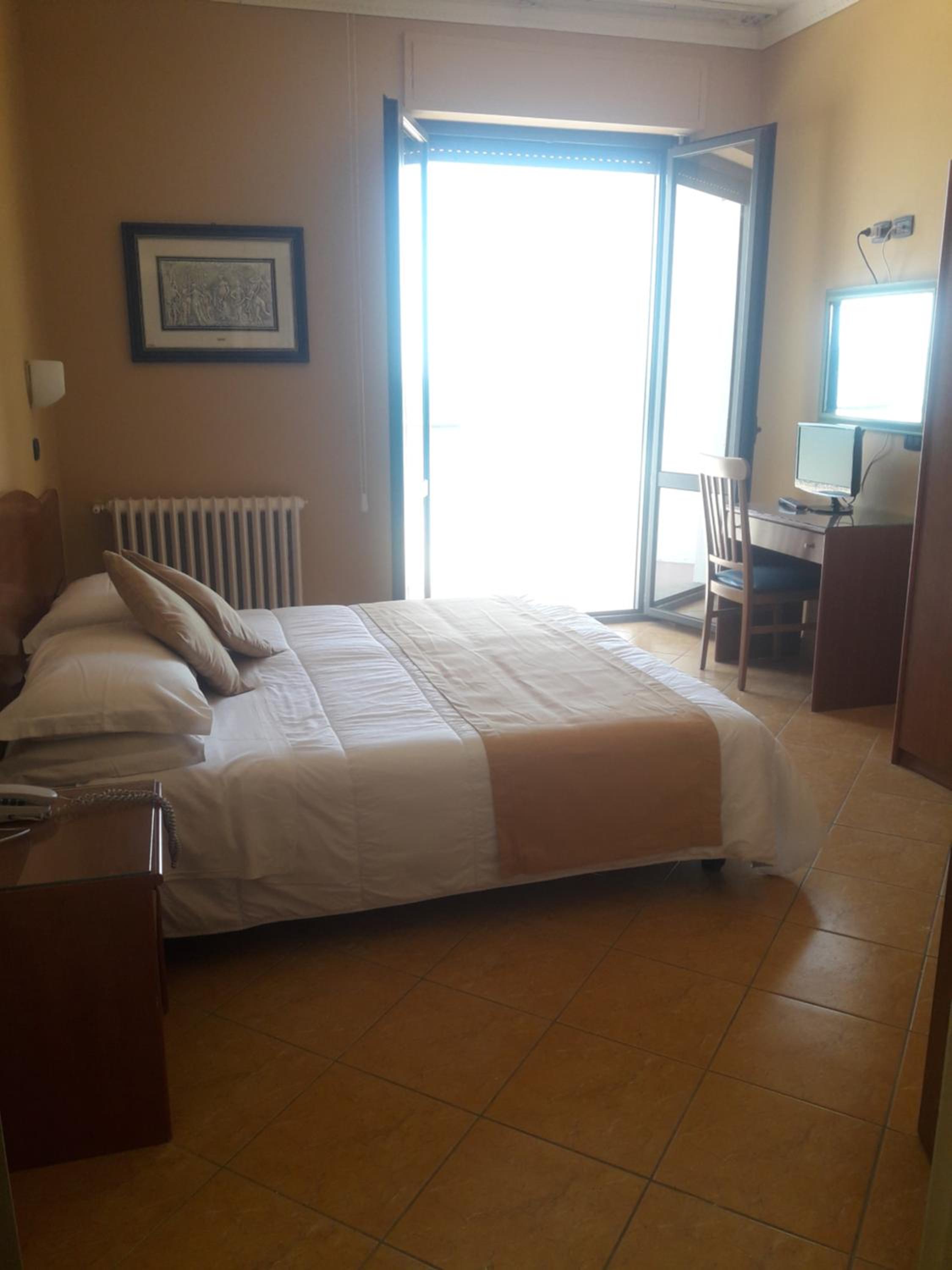 Double or Twin Room with Sea View and Balcony photo 2