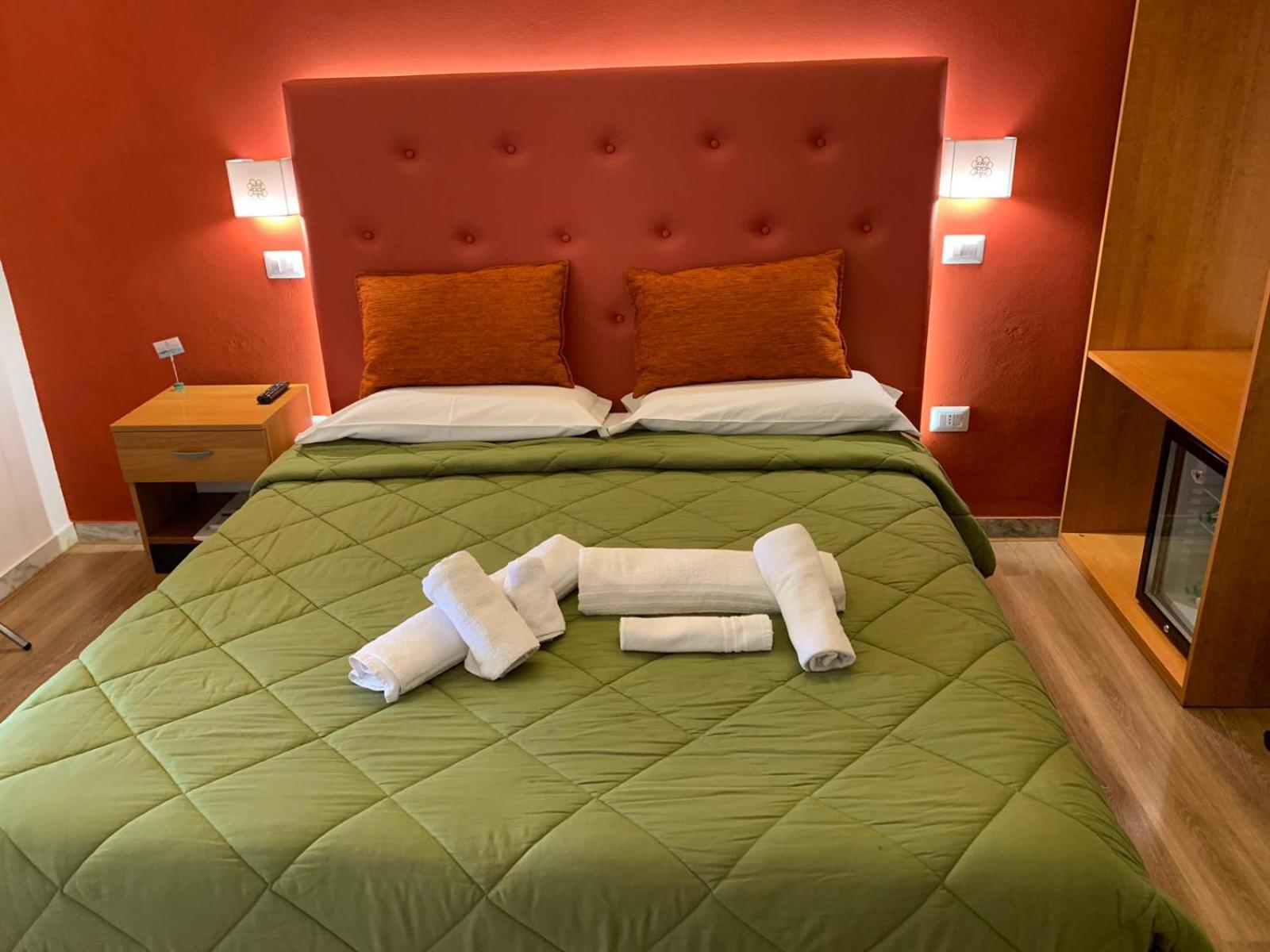 Double or Twin Room - Photo 10