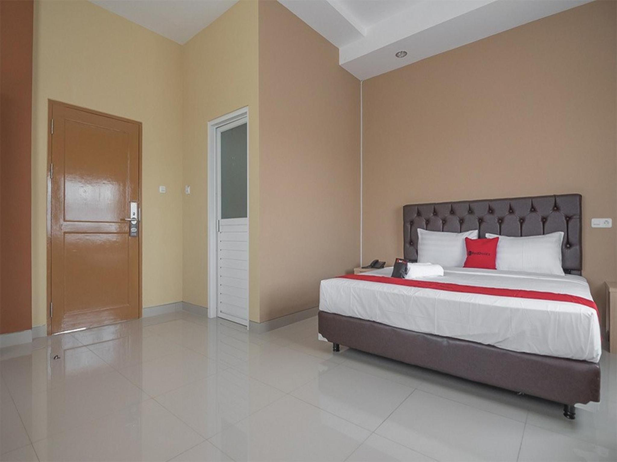Suite - Photo 1