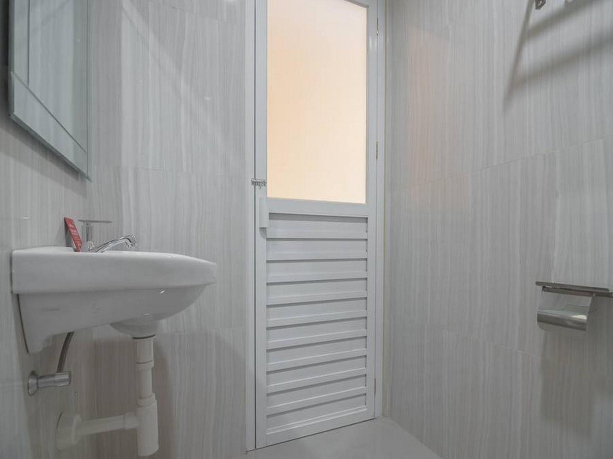 Double Room - Photo 11