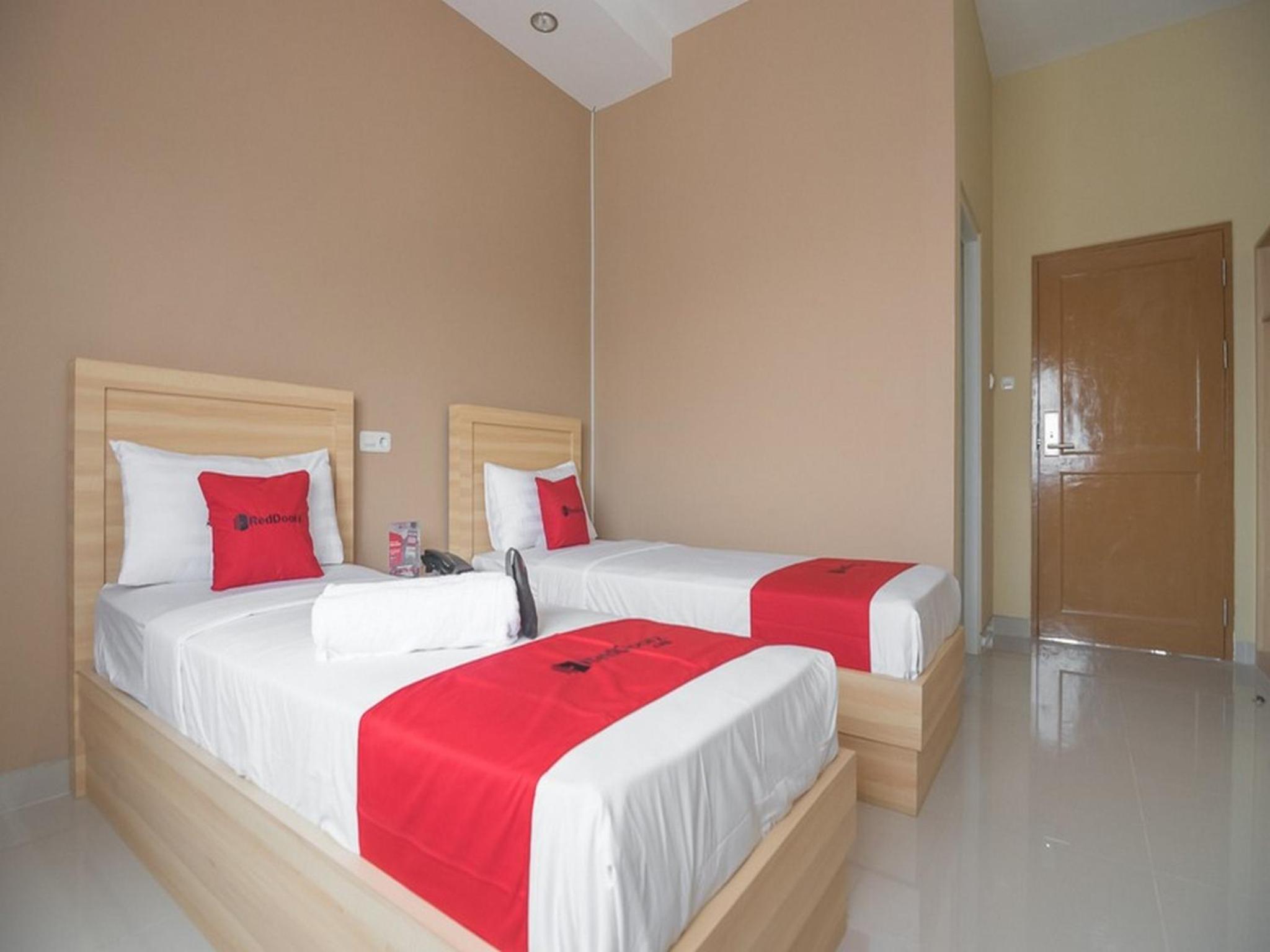 Standard Twin Room - Photo 4