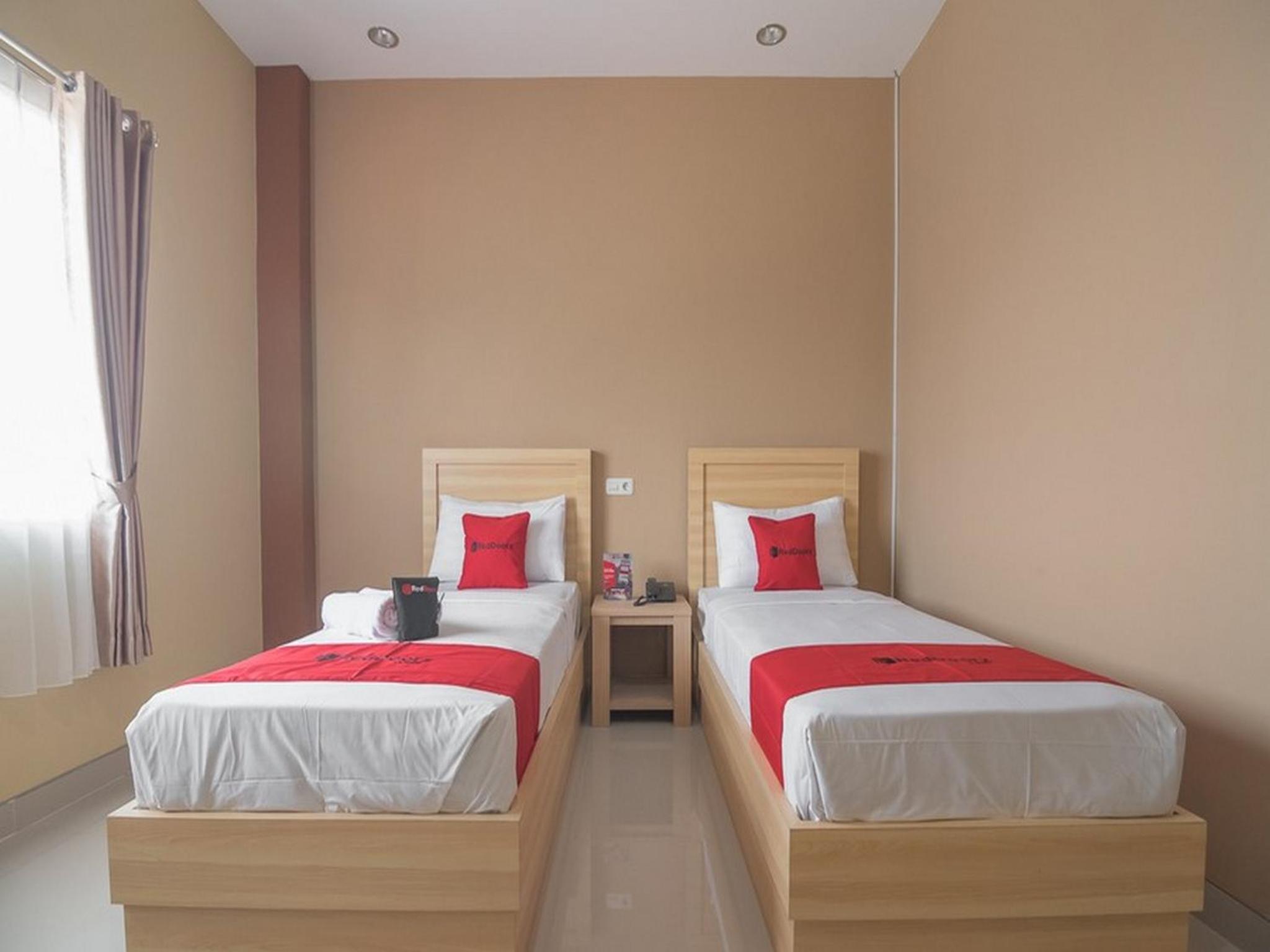 Standard Twin Room - Photo 1