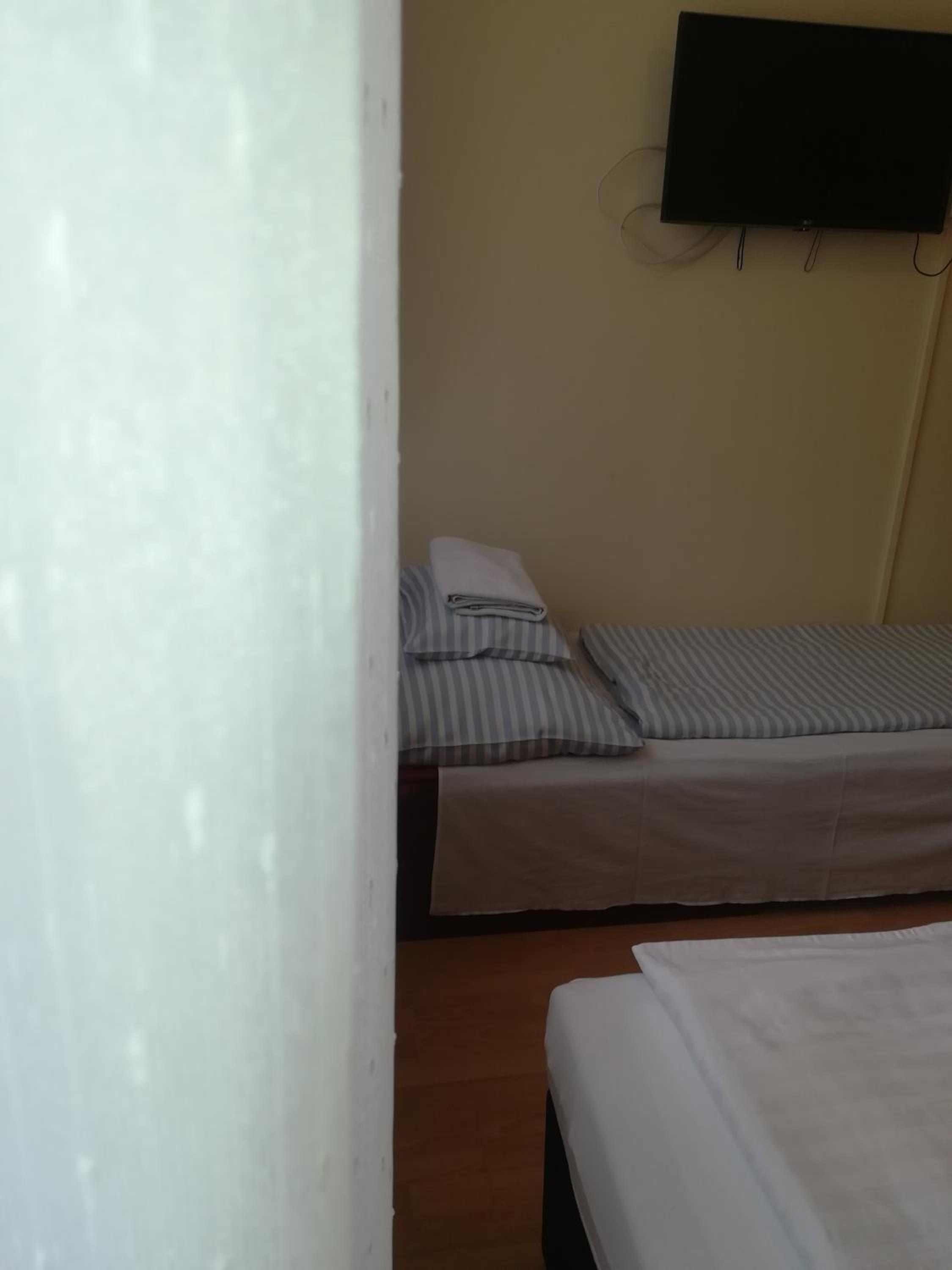 Apartment With Shared Bathroom photo 2