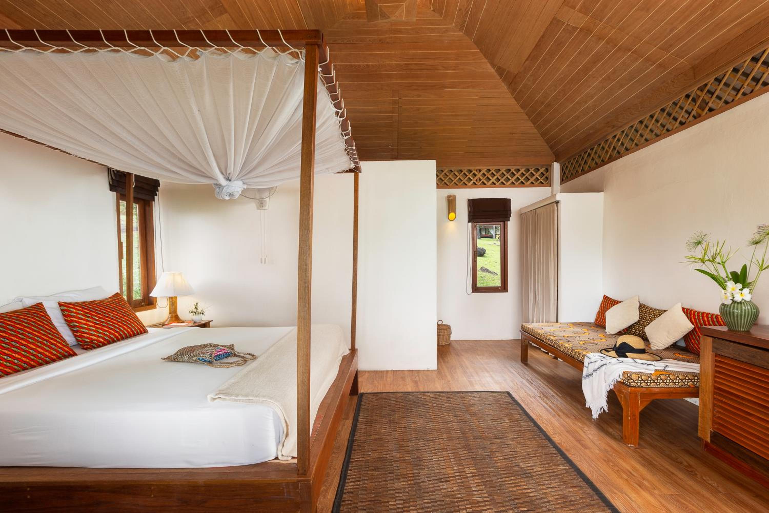  Jungle Lodge 
