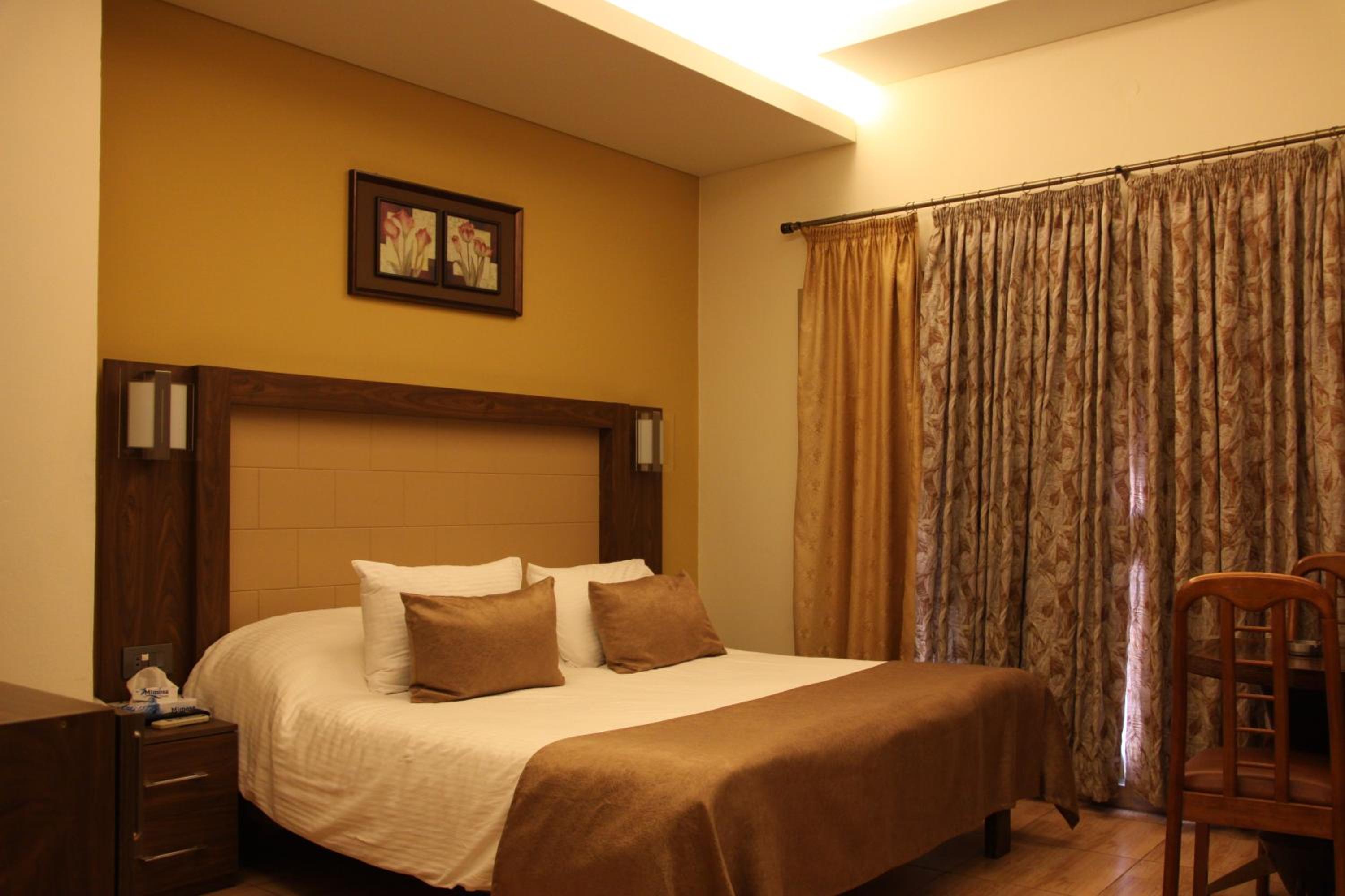Double or Twin Room with Mountain View