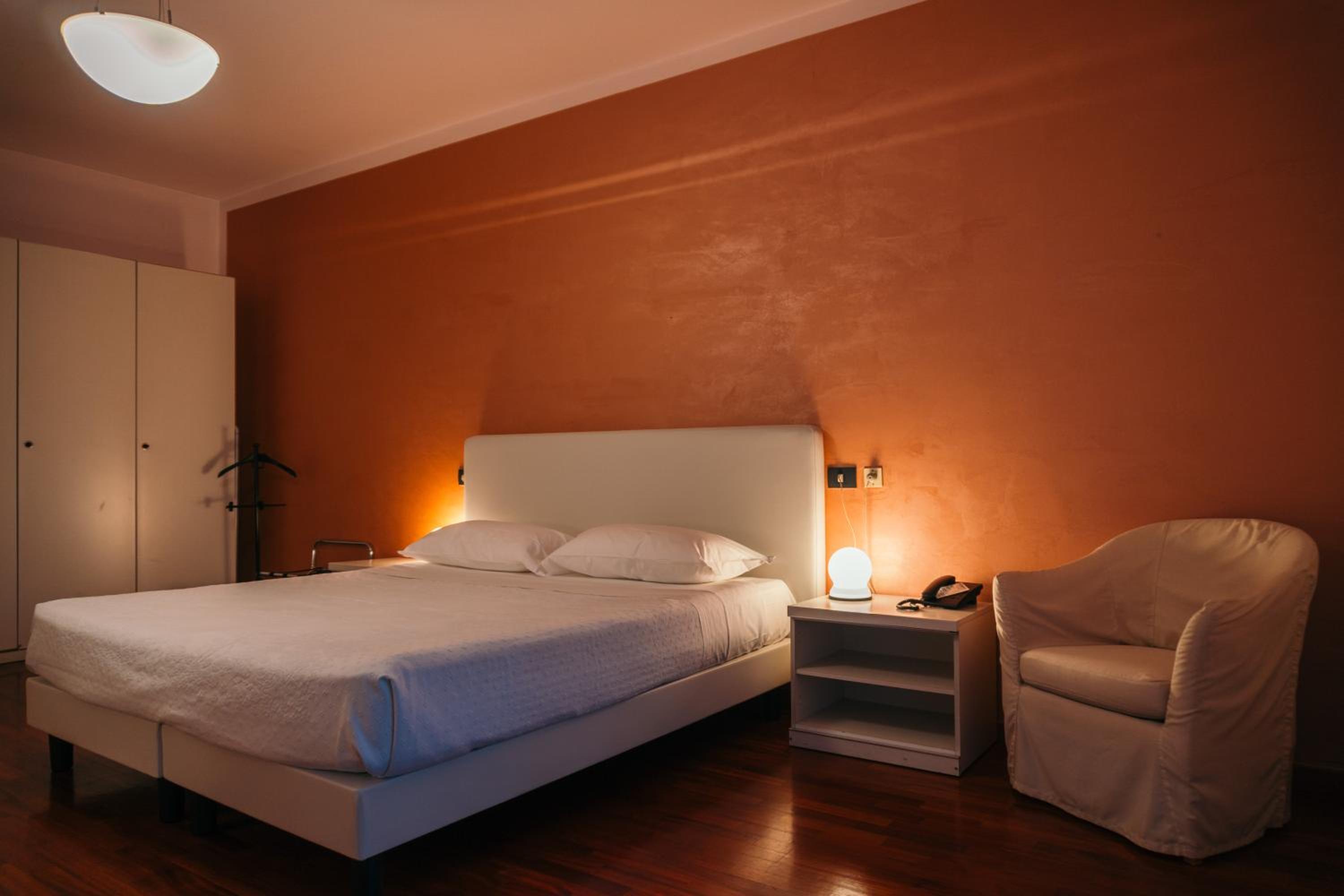 Standard Suite - Photo 3