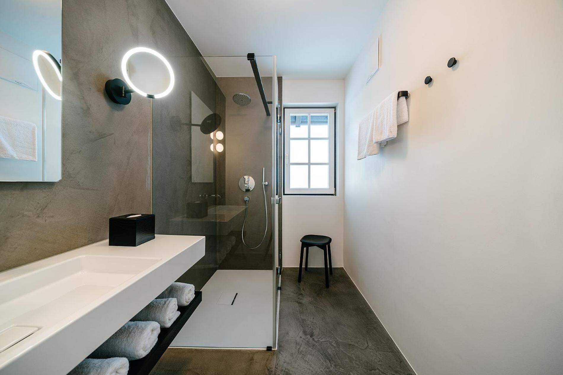 Deluxe Suite - Photo 11