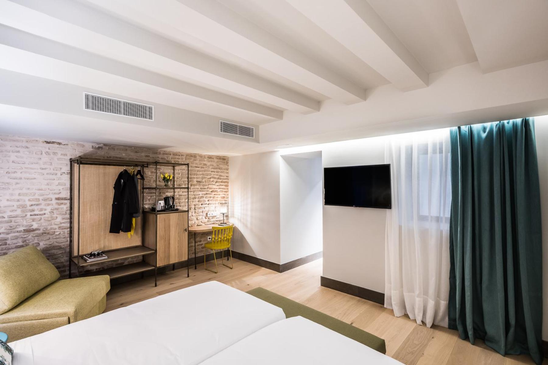 Double or Twin Room - Photo 19