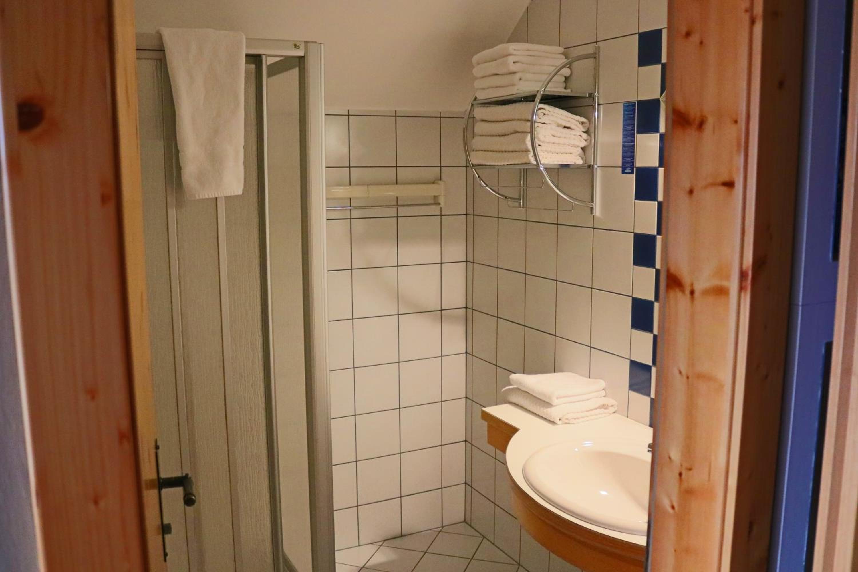 Family Room with Private Bathroom photo 3