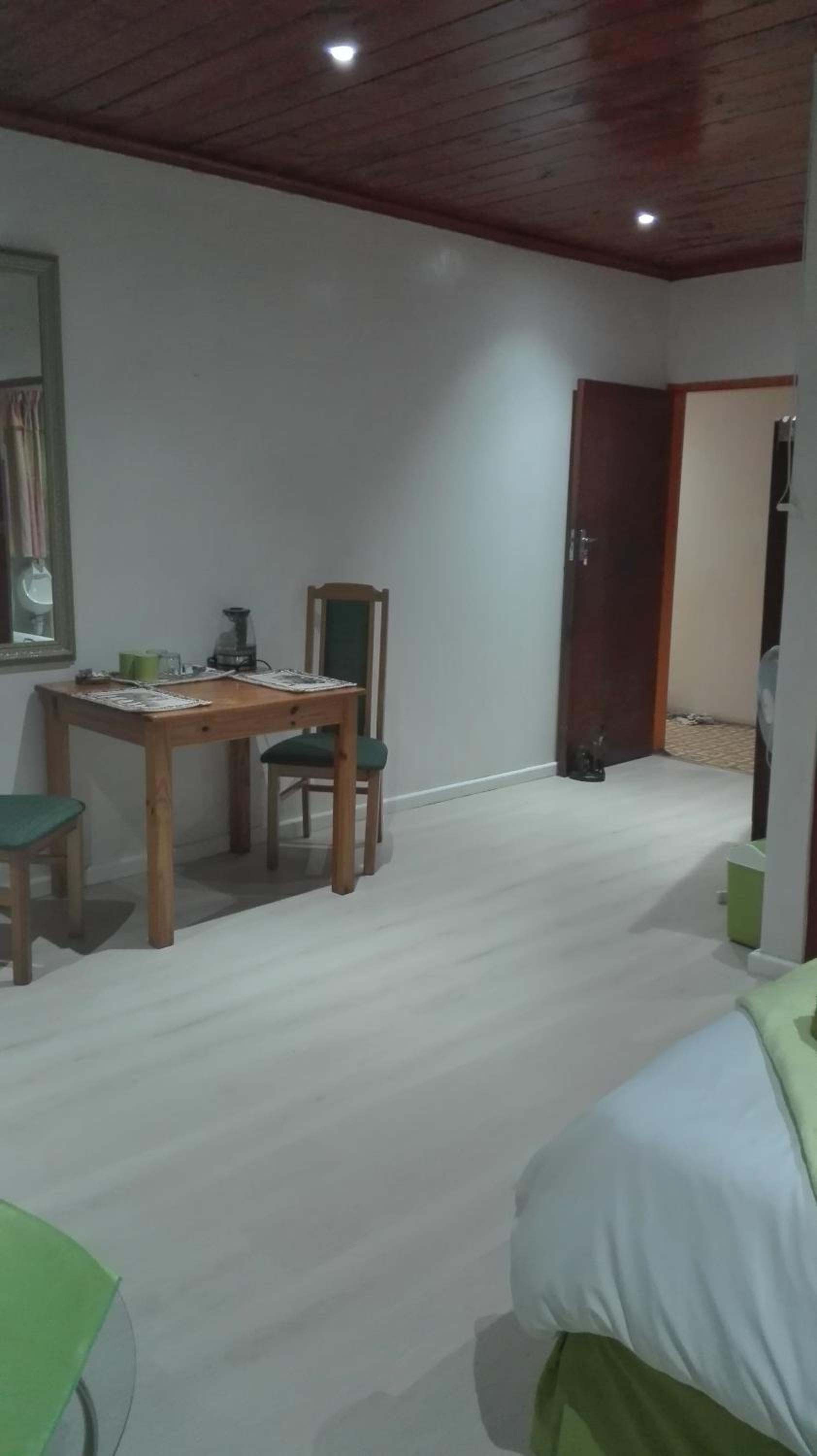 Double Room with Private Bathroom - Photo 11