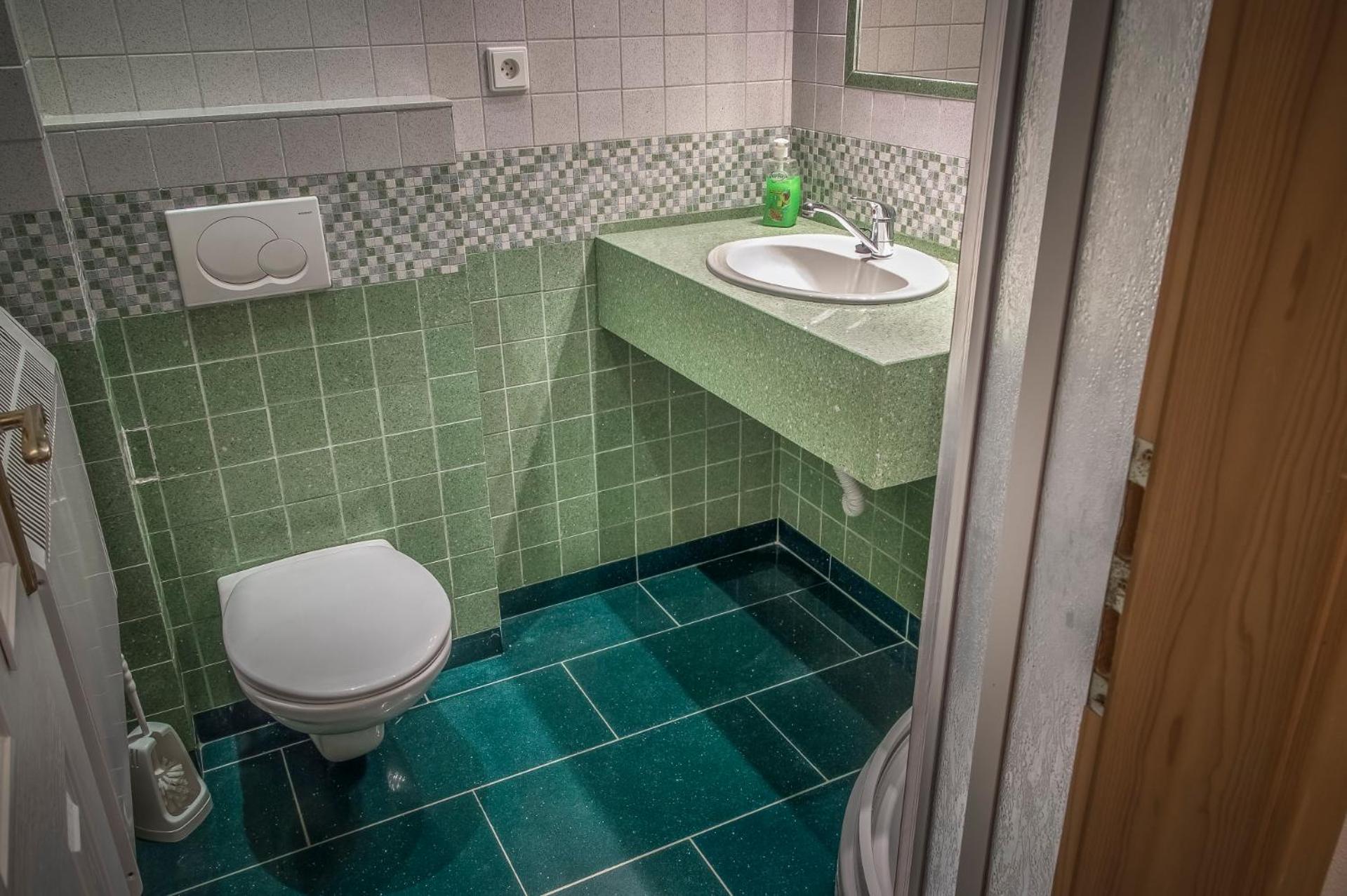 Single Room with Private Bathroom photo 2