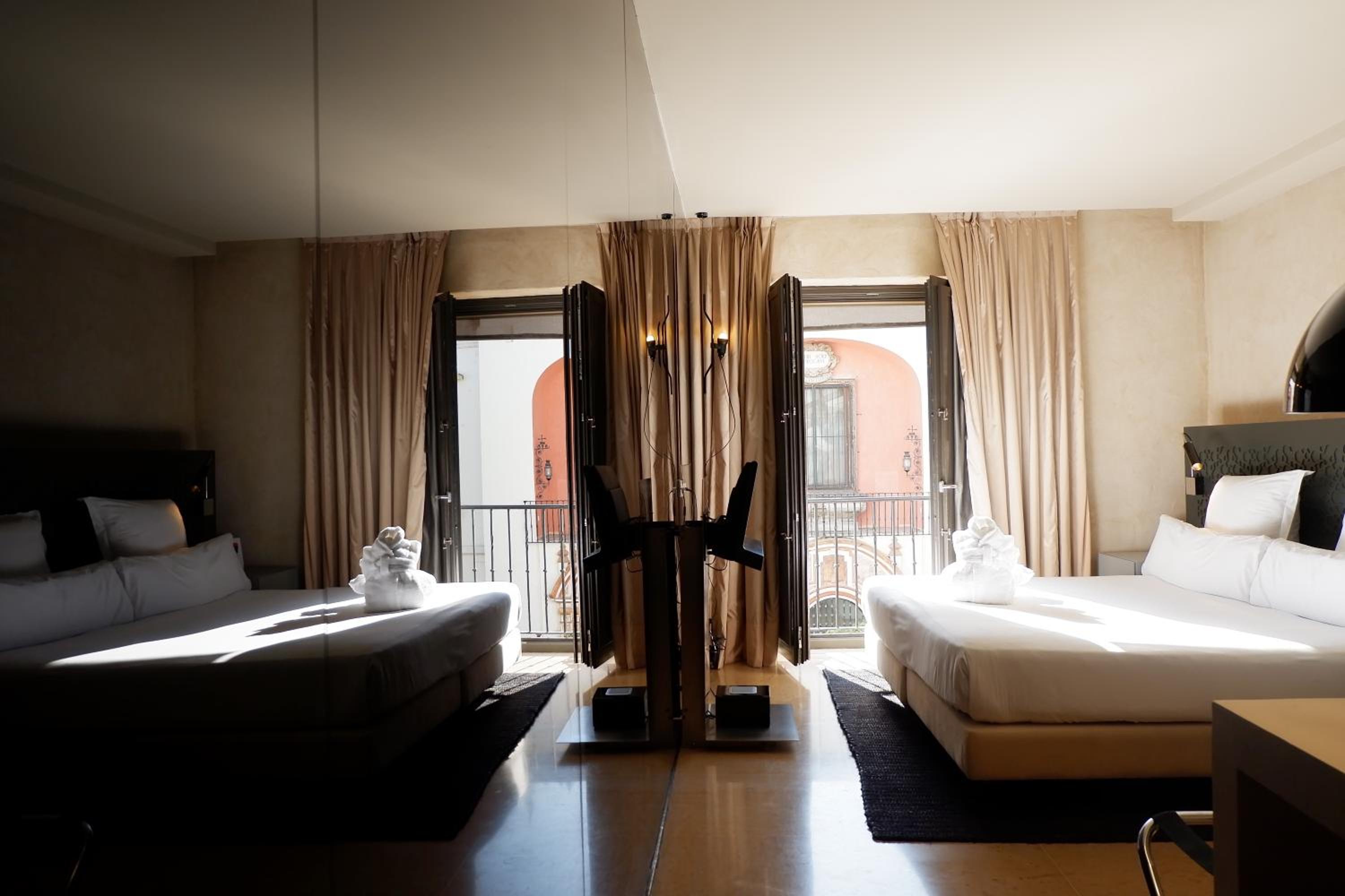 Junior Suite with View - Photo 12