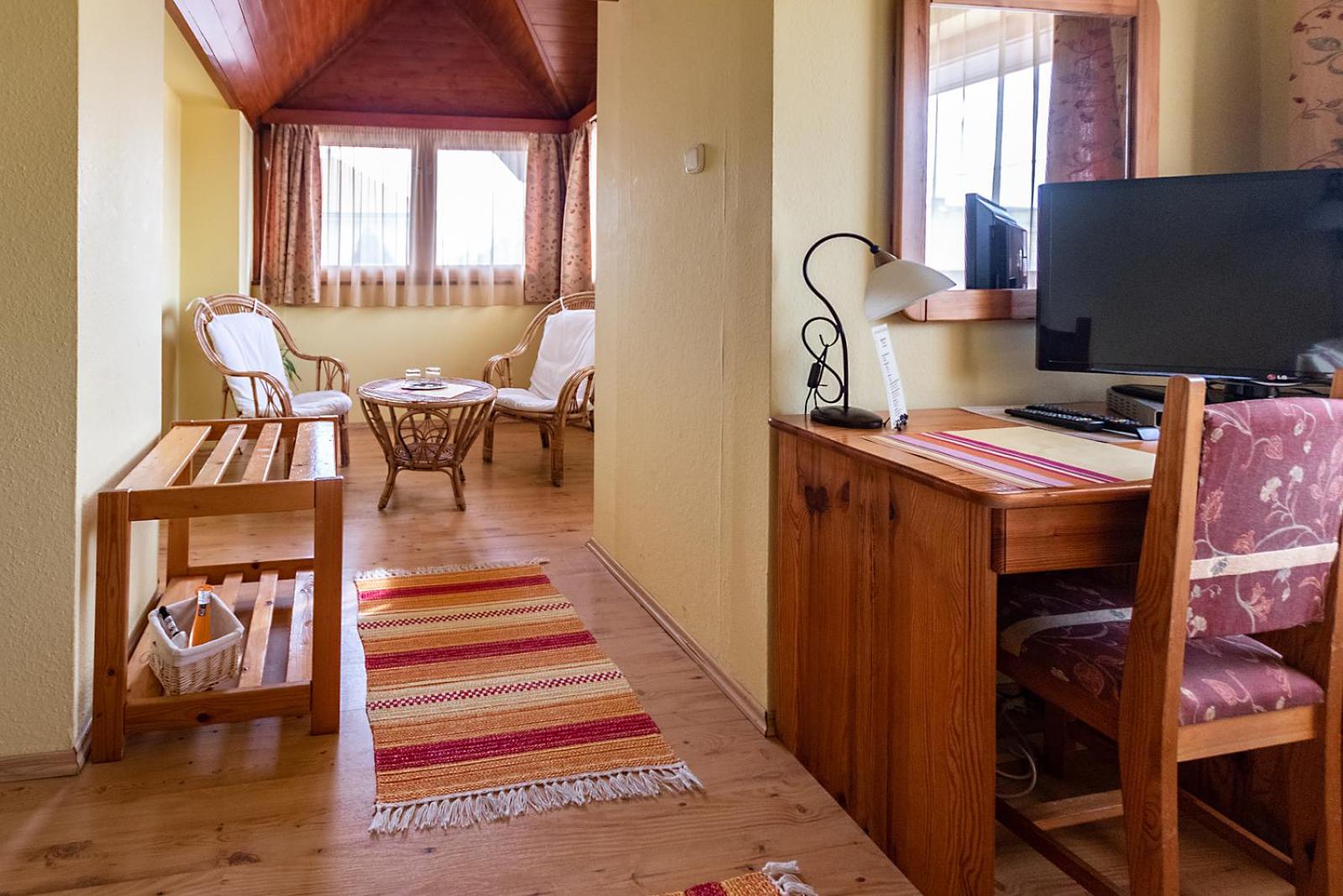Twin Room - Photo 12