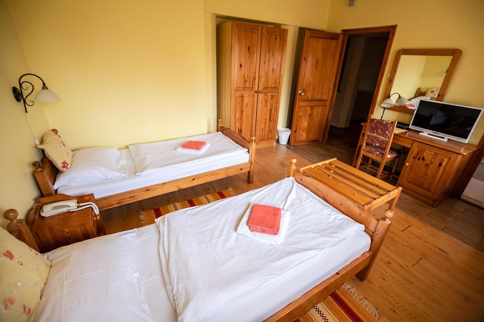 Twin Room - Photo 5