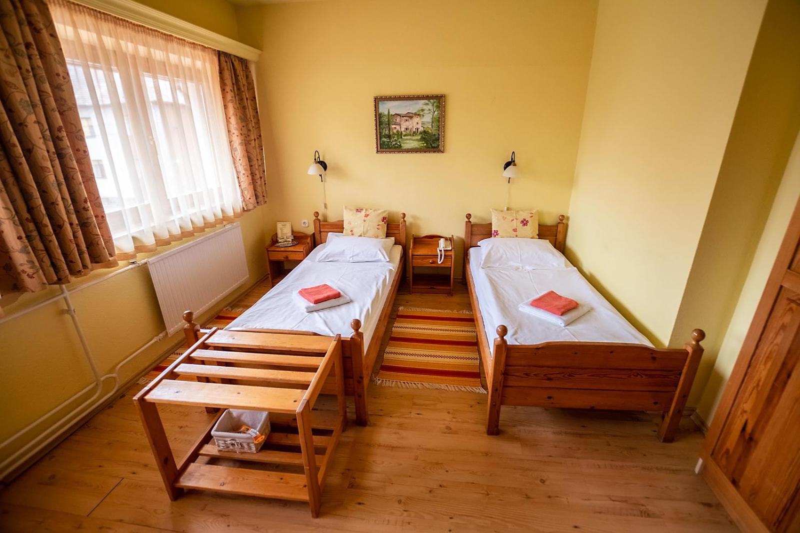 Twin Room - Photo 4