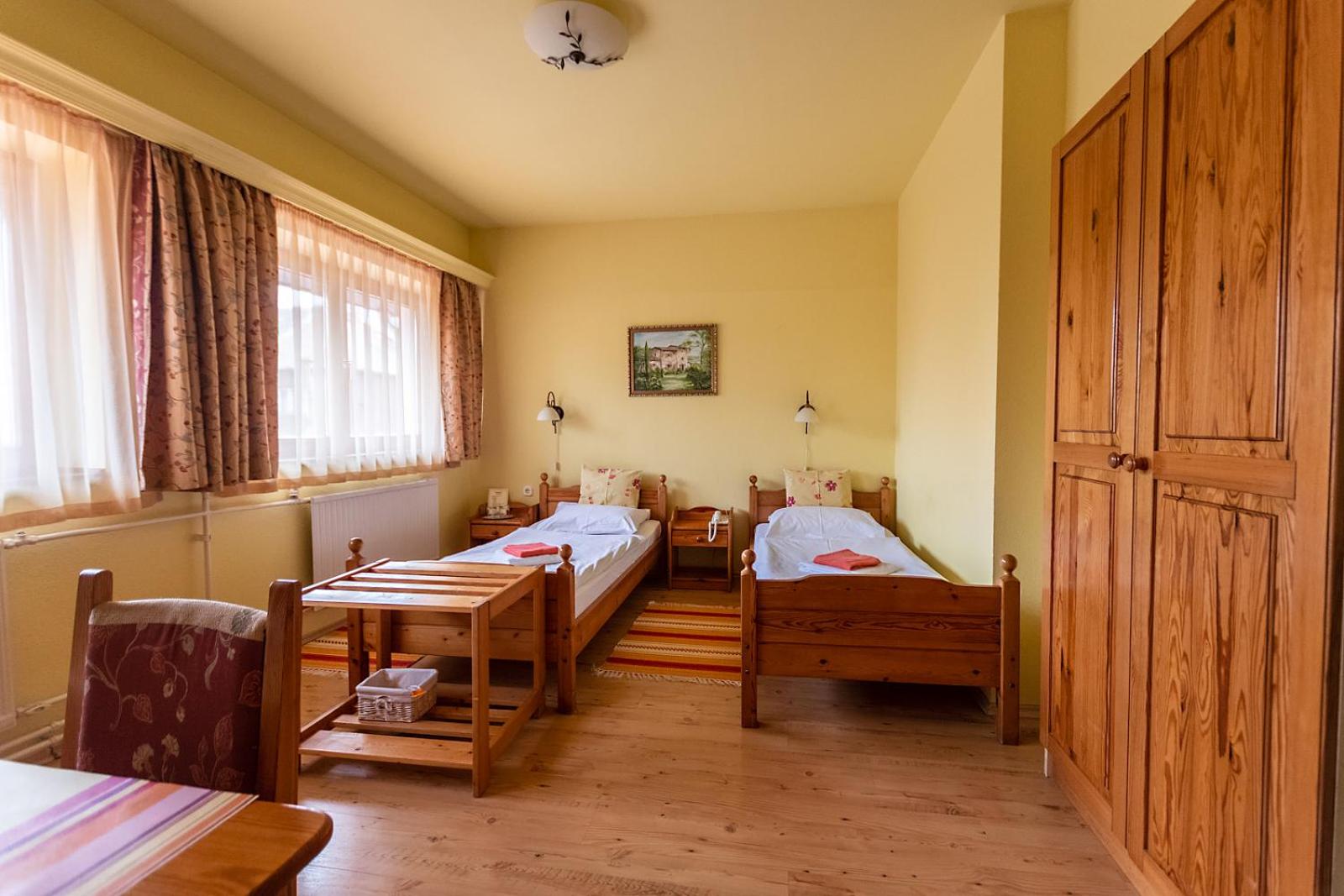 Twin Room - Photo 3