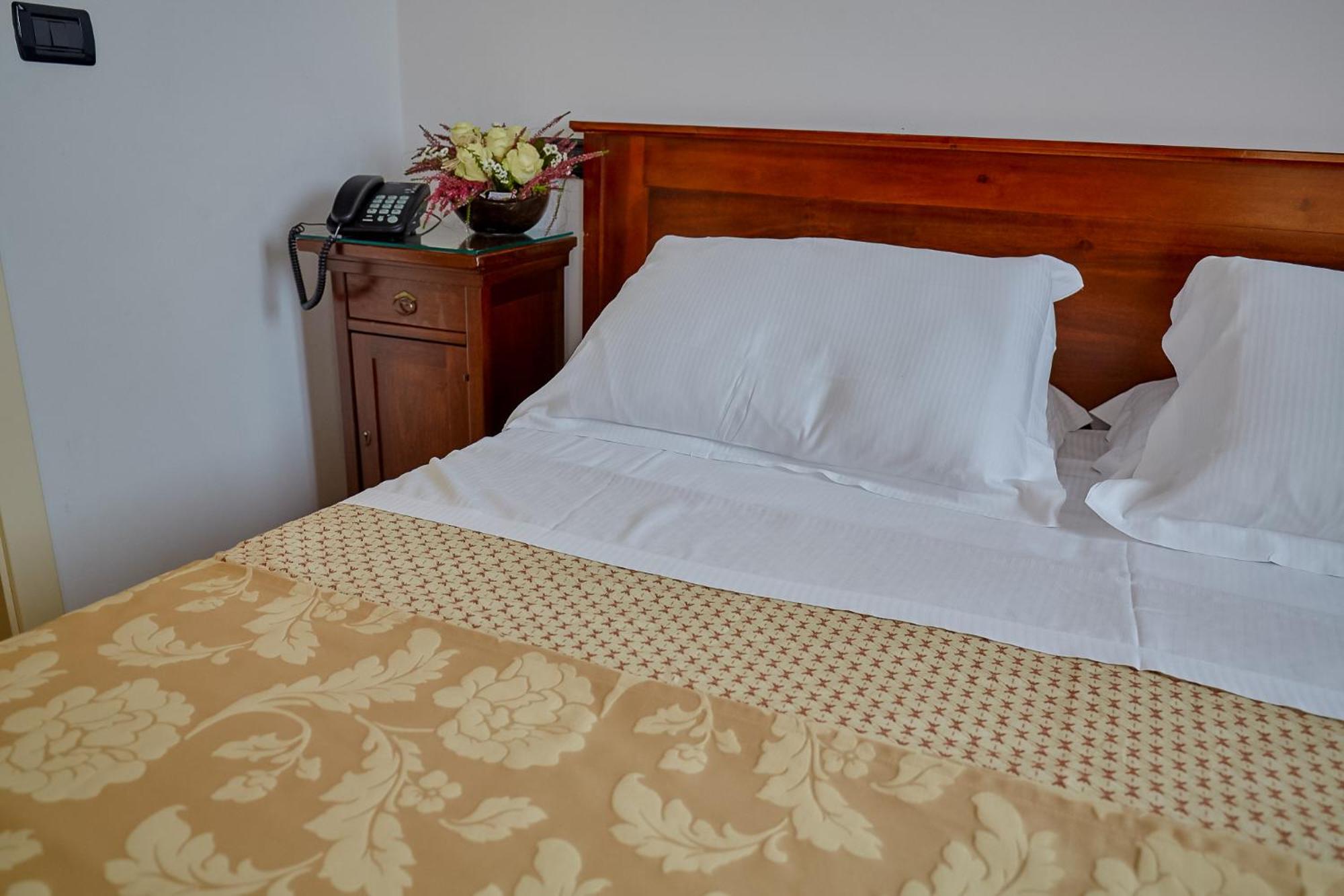 Deluxe Suite - Photo 8