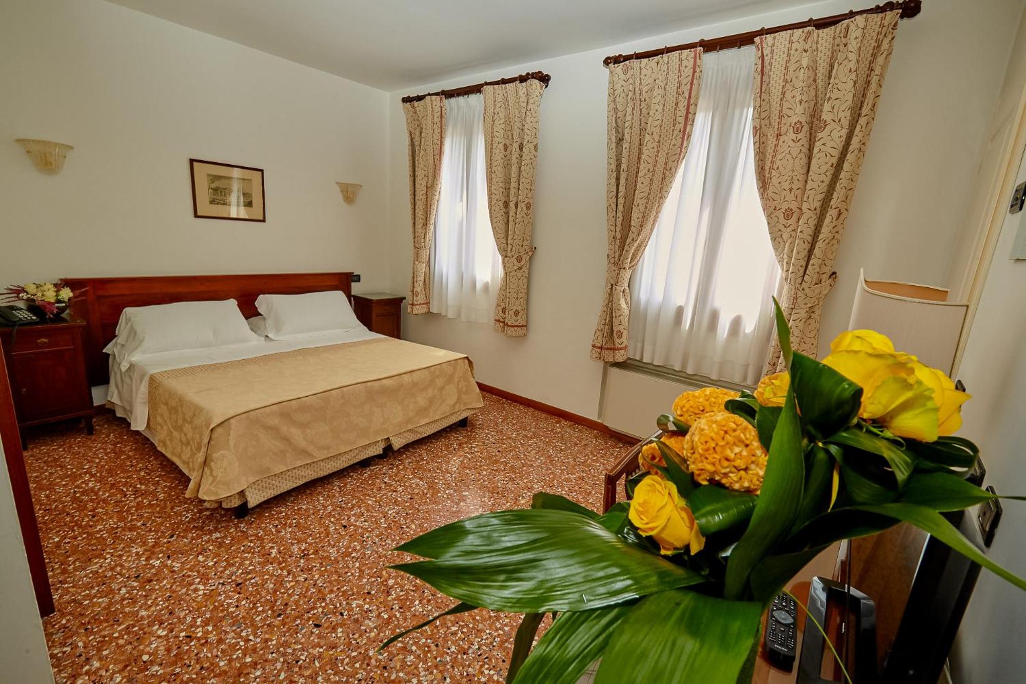 Deluxe Suite - Photo 3