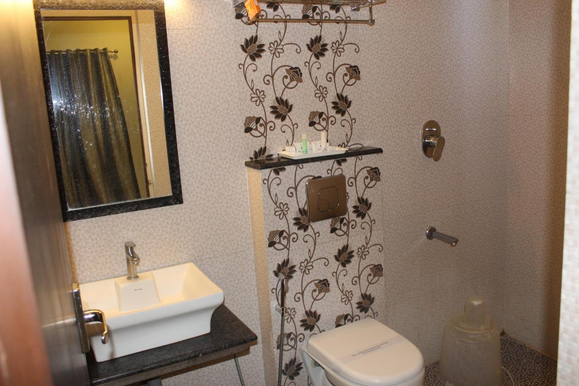 Studio - Split Level - Photo 3