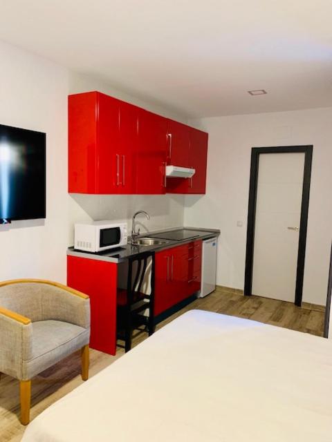 Studio Apartment - Photo 3