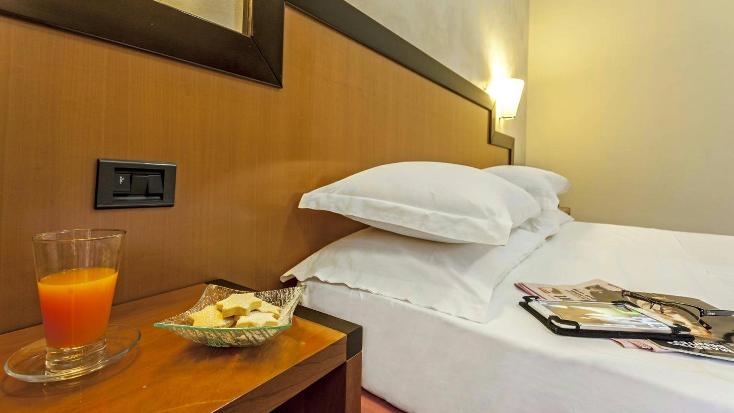 Large Double Room - Photo 6