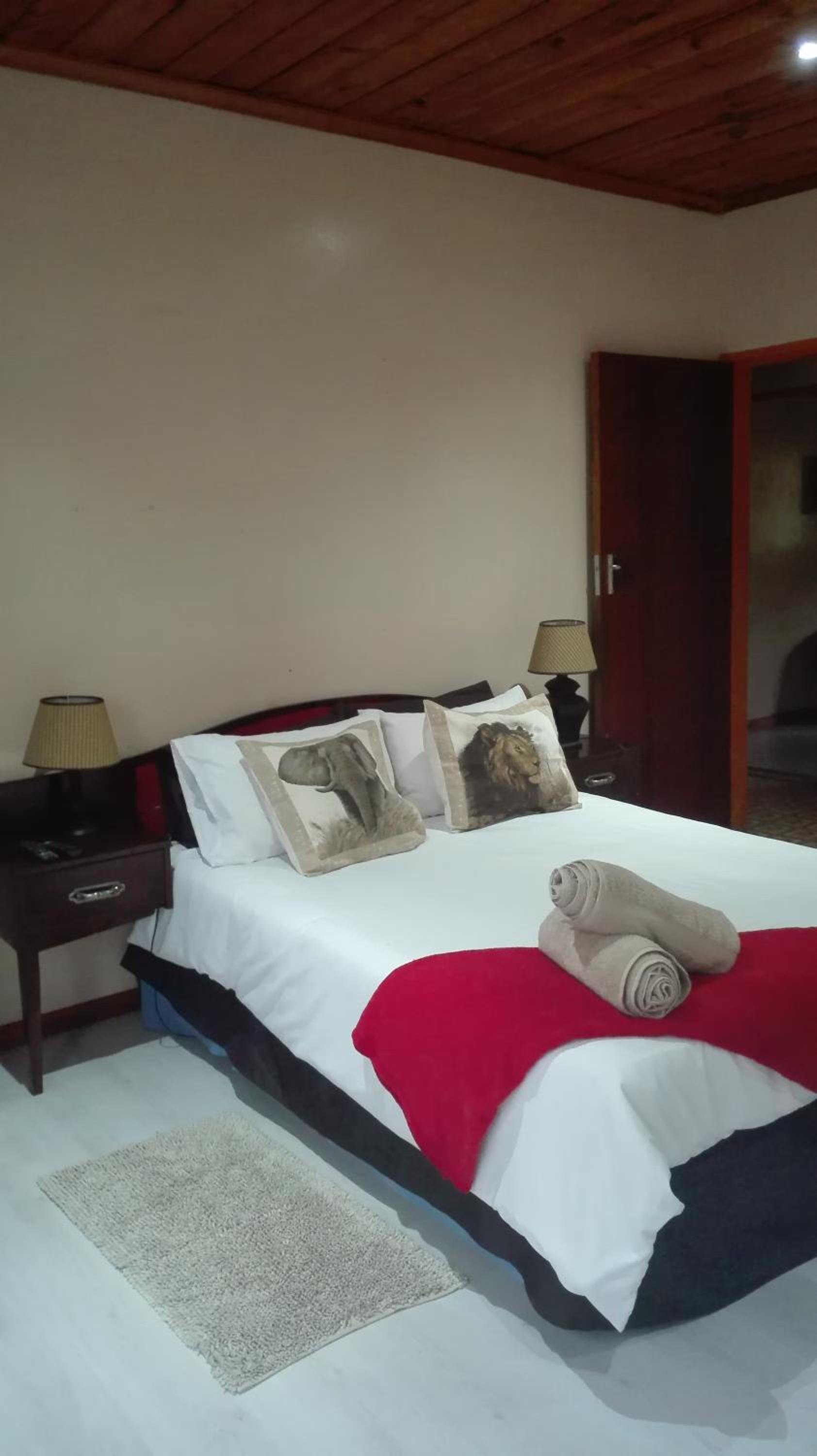 Double Or Twin Room With Shared Bathroom photo 3