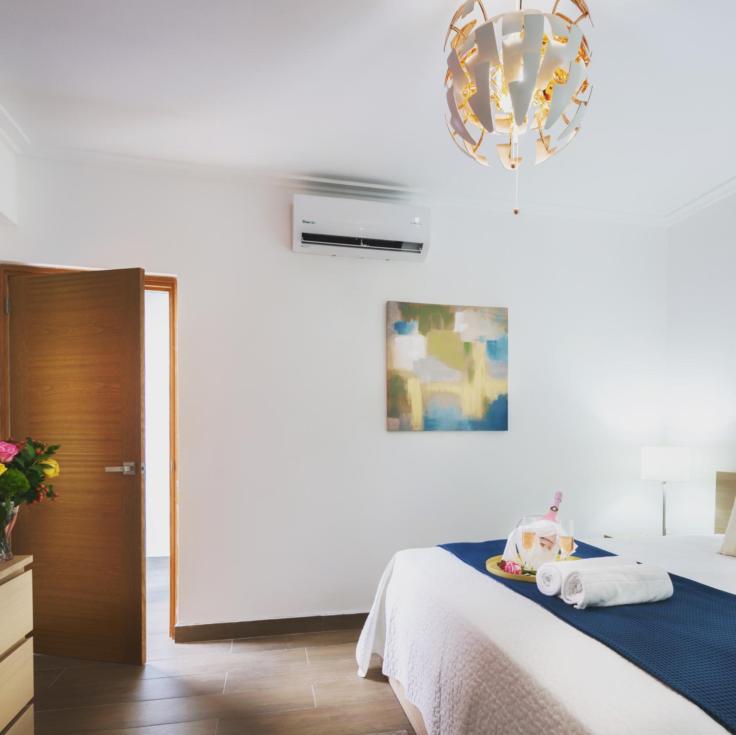 Vip Luxury Rooftop Two Bedroom Penthouse & Jacuzzi photo 1