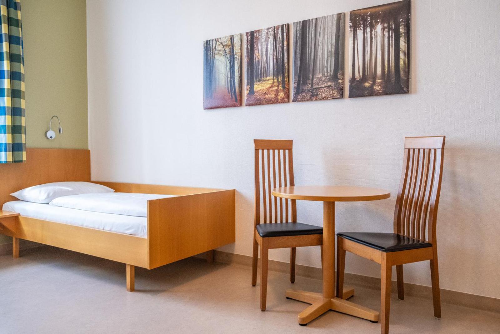Twin Room - Disability Access - Photo 6