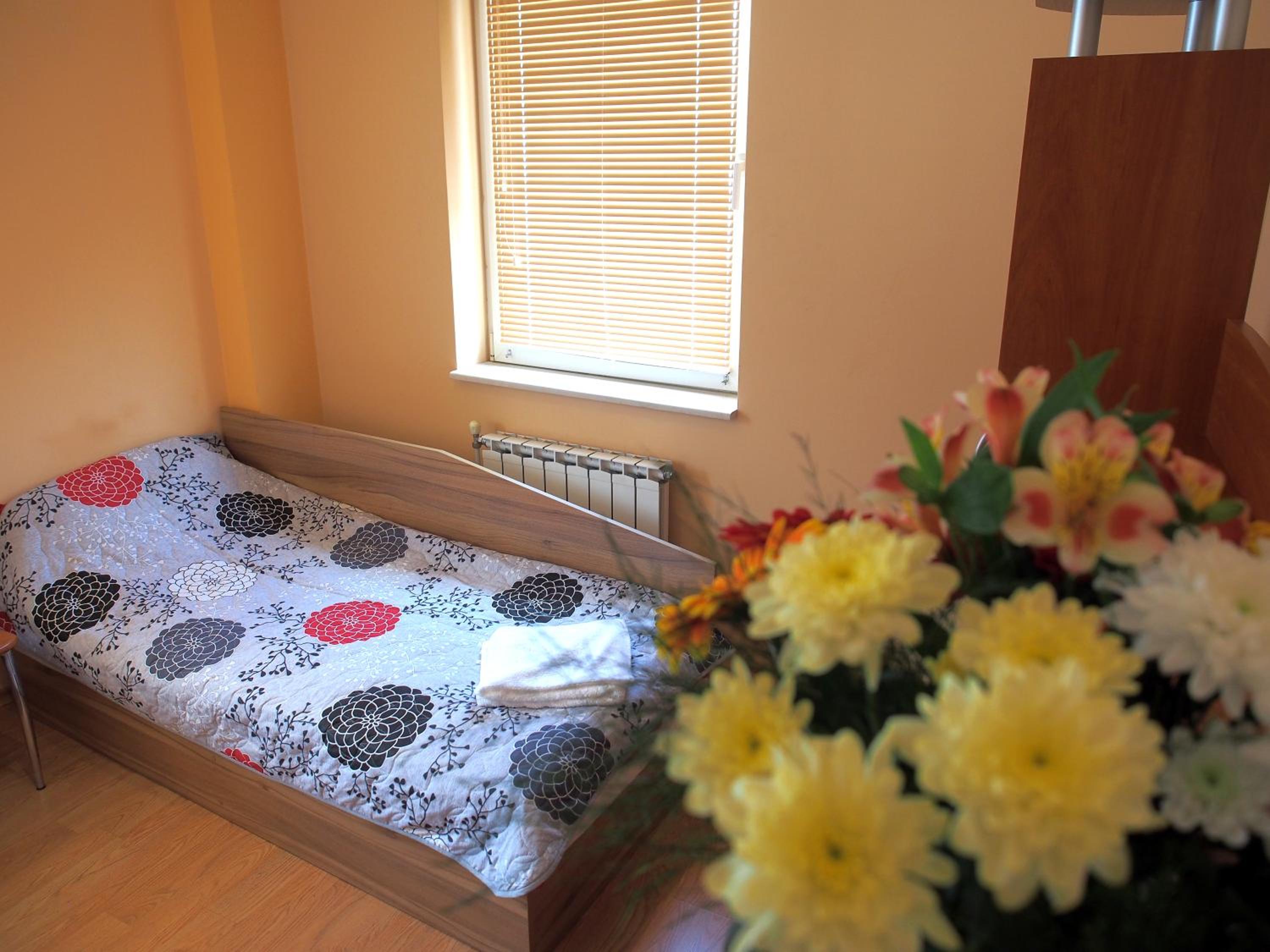 Standard Twin Room with Mountain View