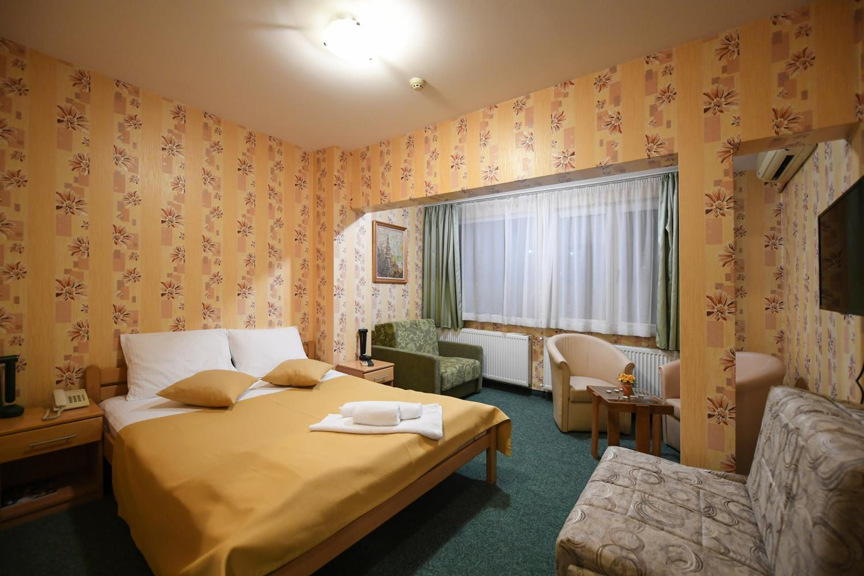 Superior Double Room with Spa Bath photo 2