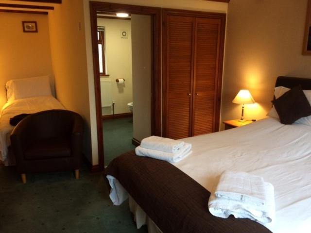 Double or Twin Room with Bathroom