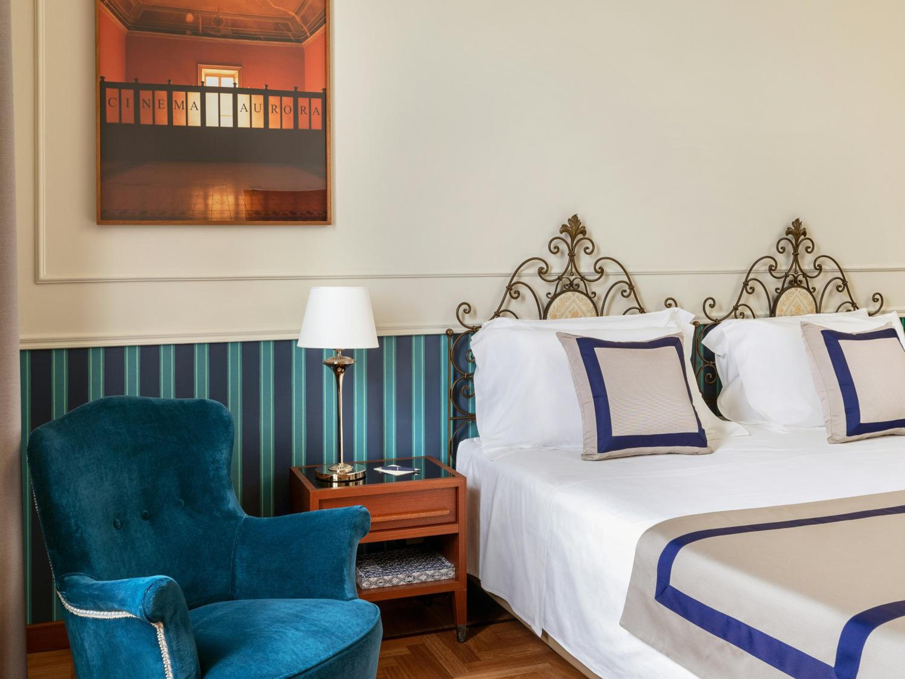 Deluxe Double Room with Side Sea View photo 2