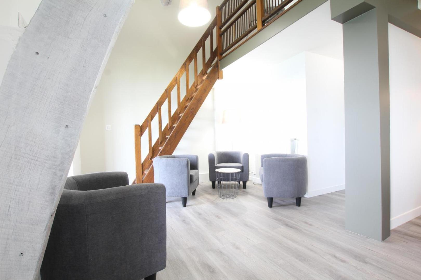 Family Room - Photo 2