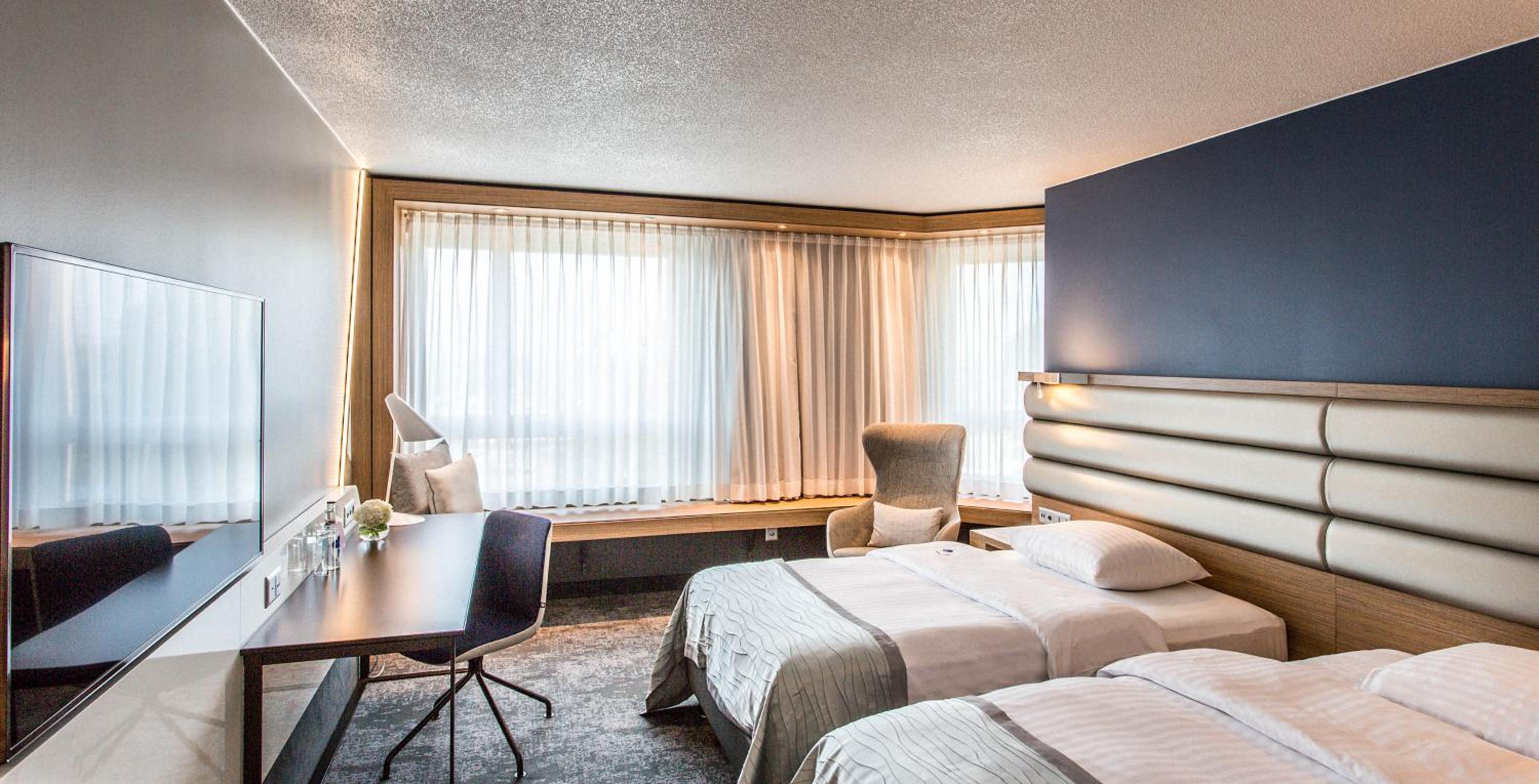 Deluxe Twin Room with Lake View - Photo 5