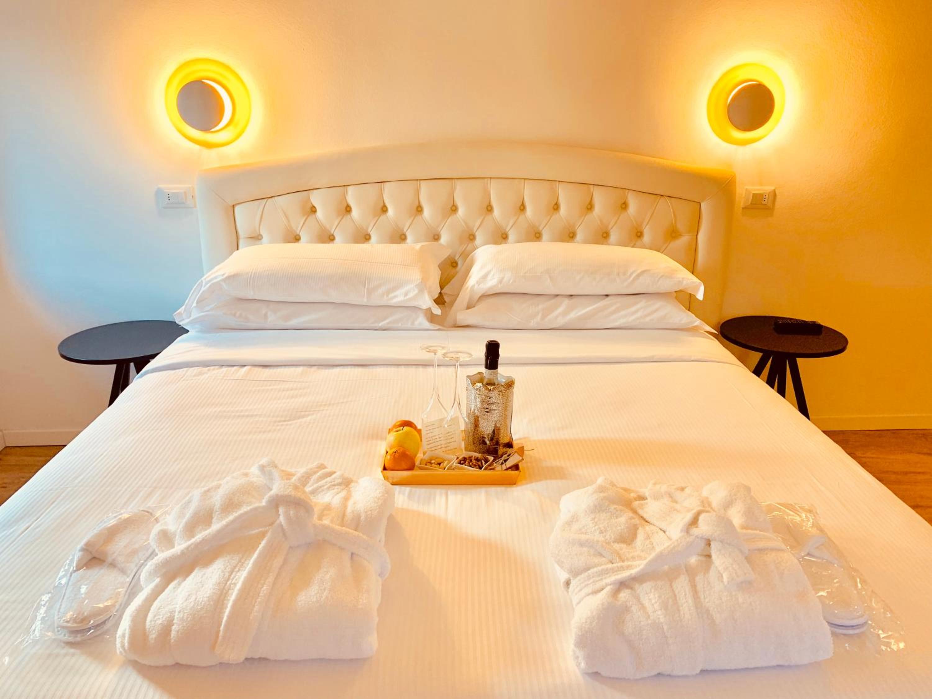 Deluxe Double Room with Spa Access - Photo 3