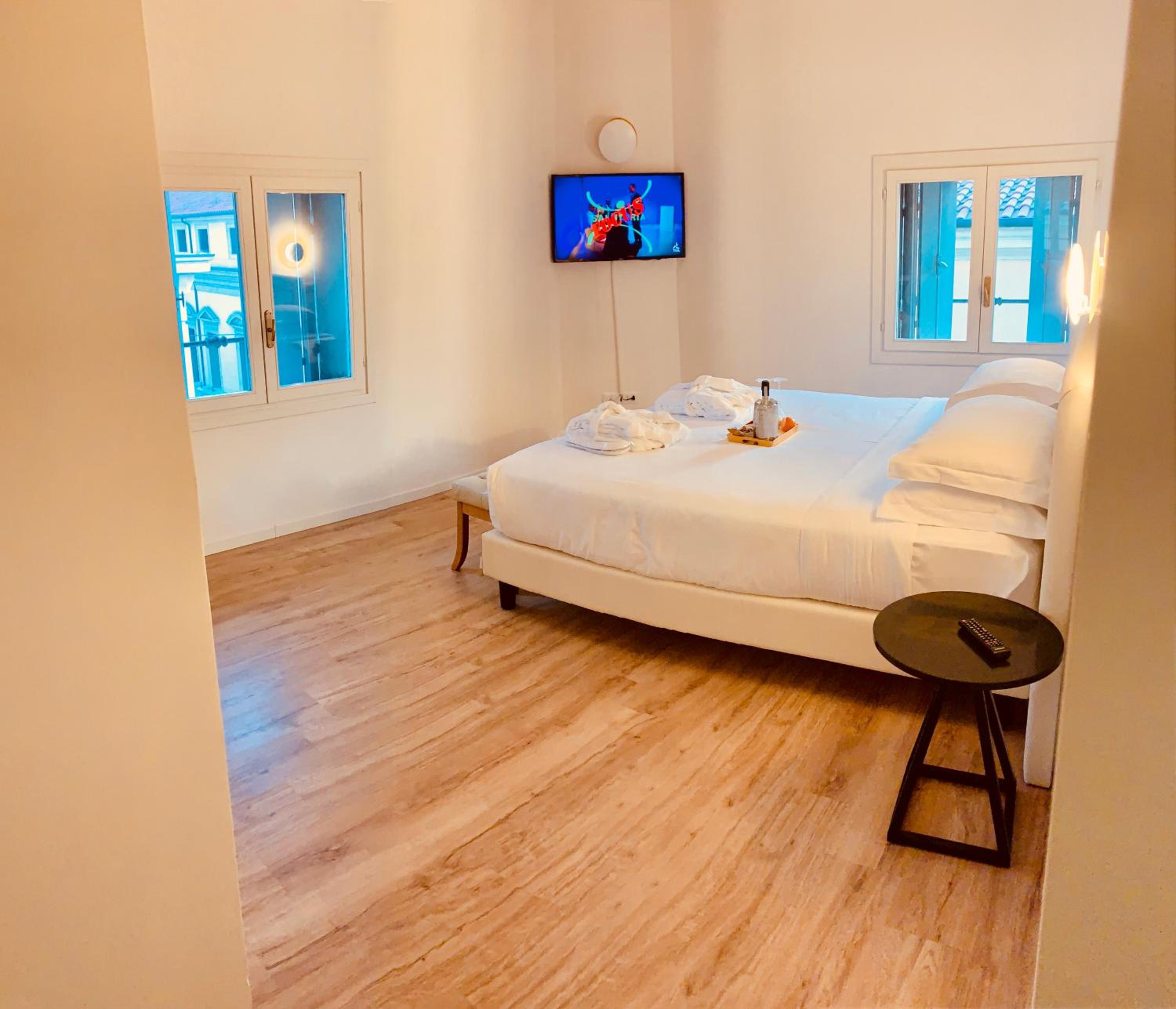 Deluxe Junior Suite with Spa Access - Photo 8