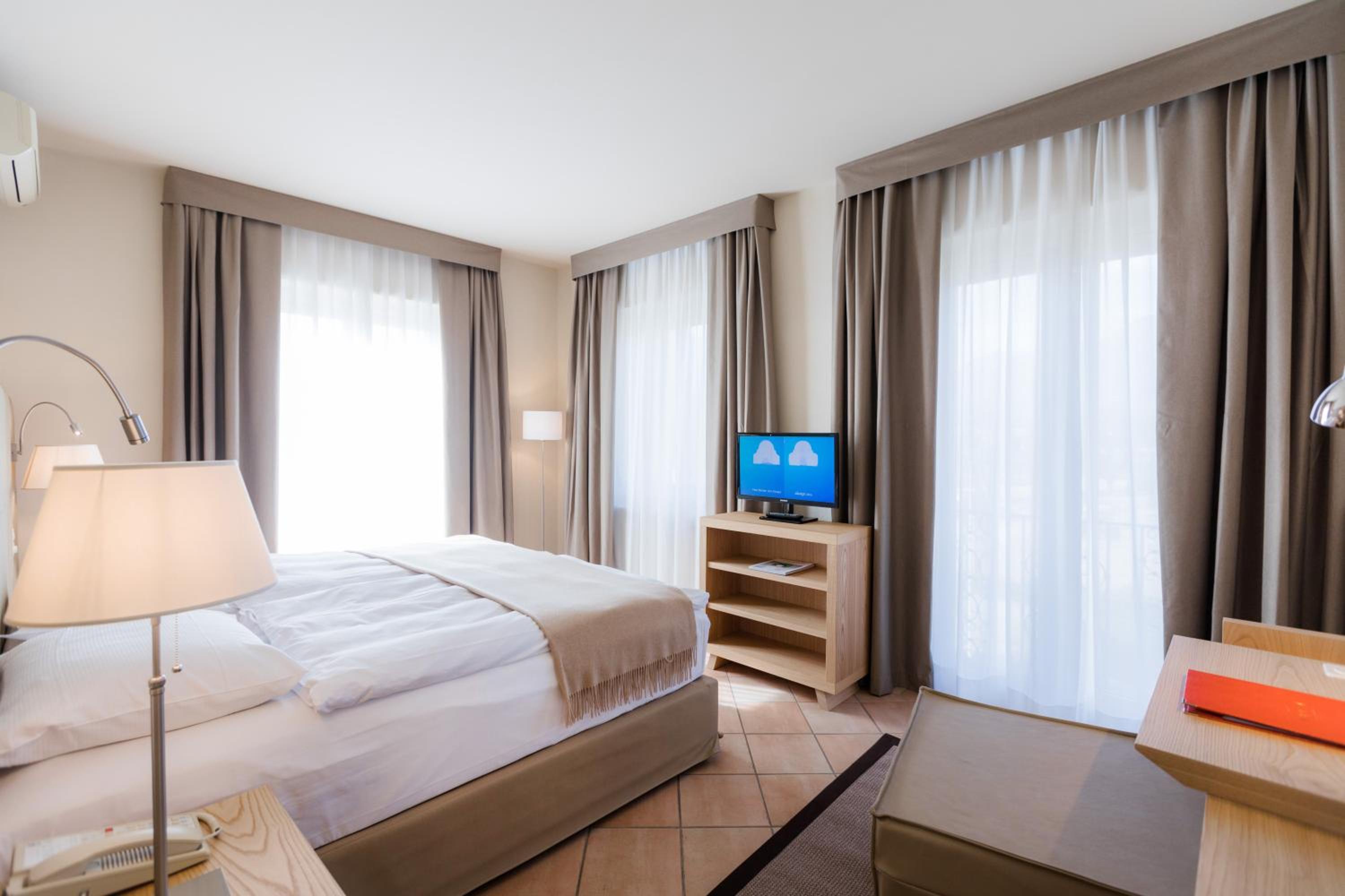 Classic Double Room with Spa Access - Photo 4