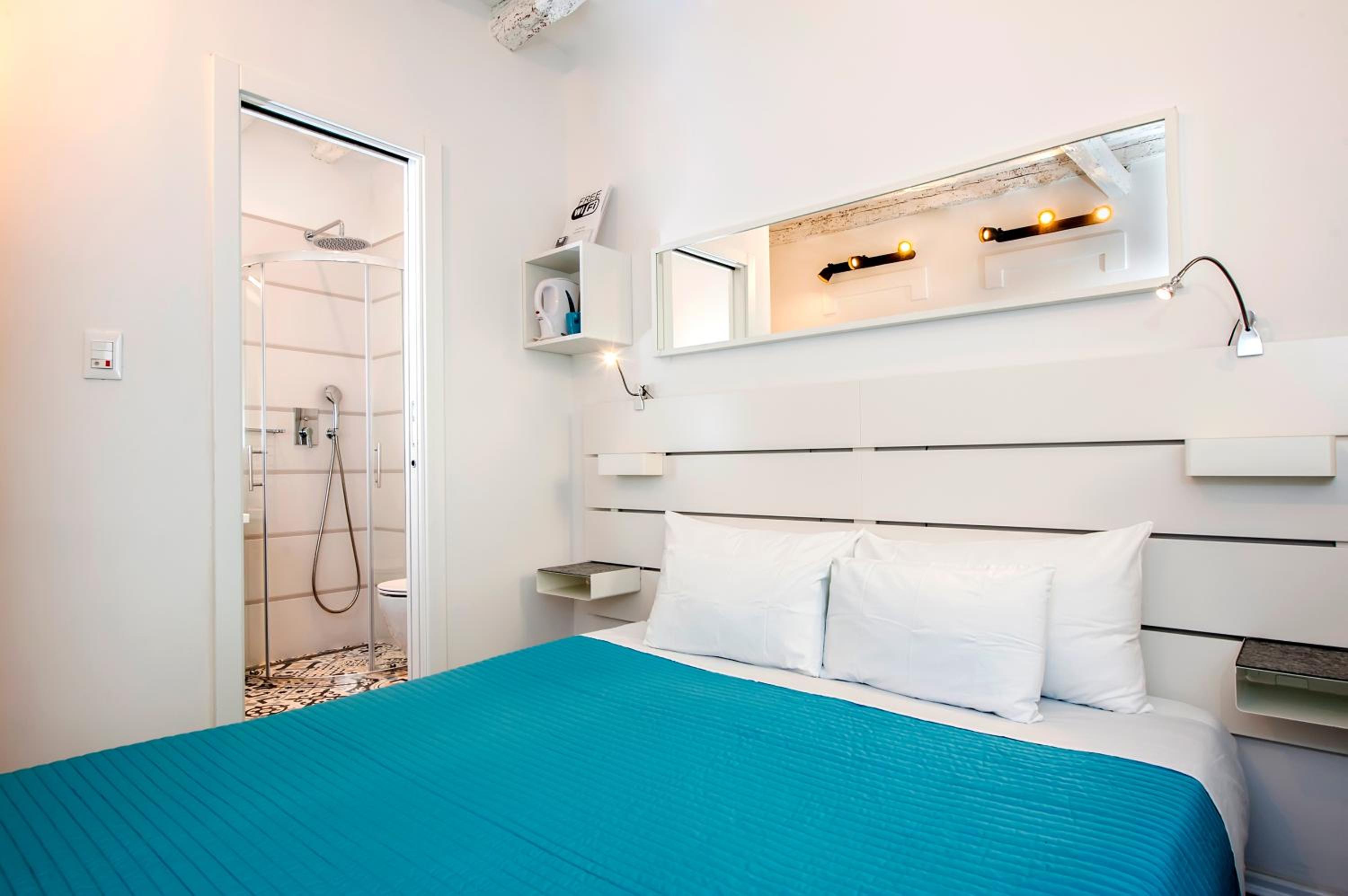 Double Room - Photo 10