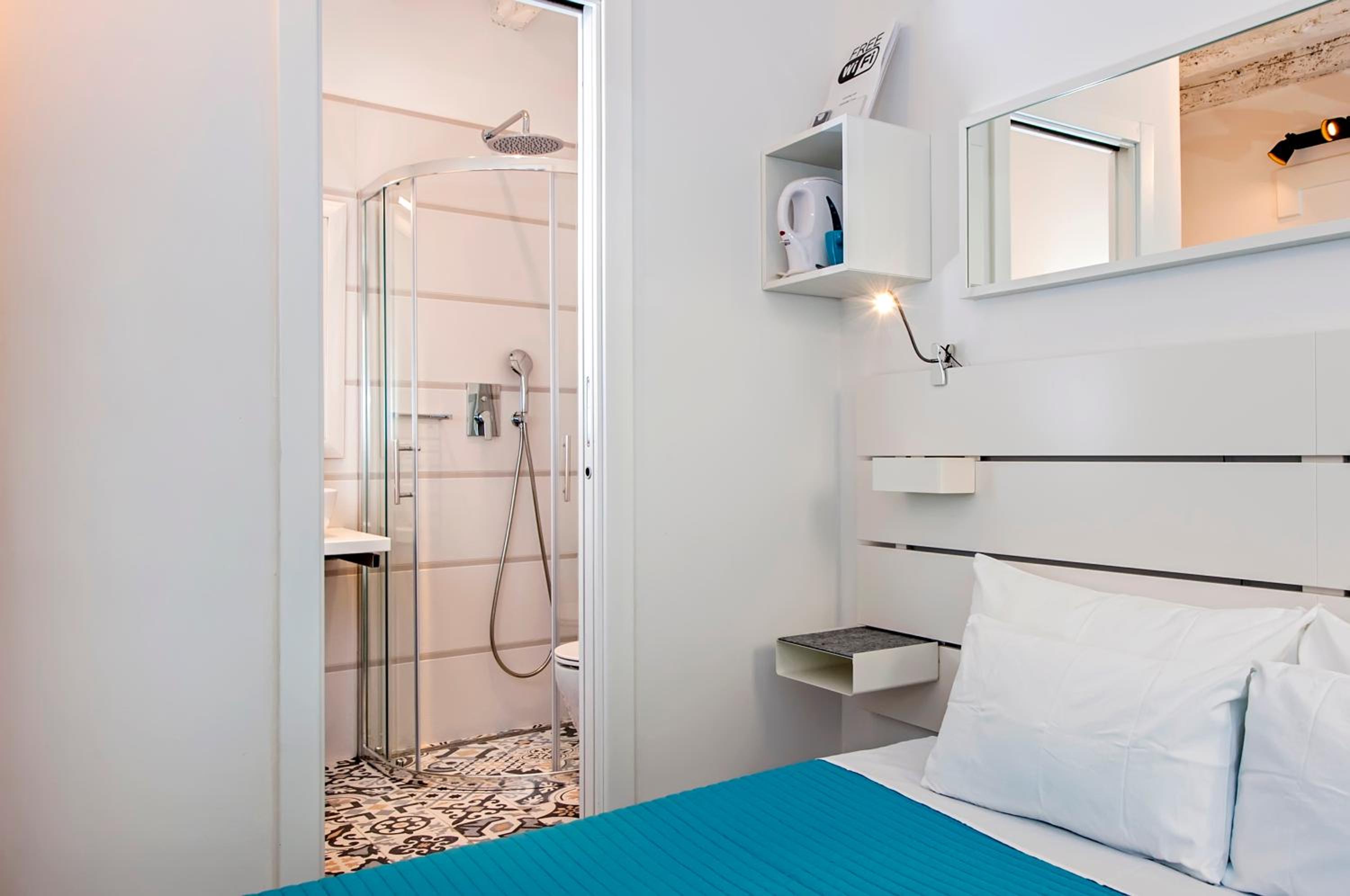 Double Room - Photo 14