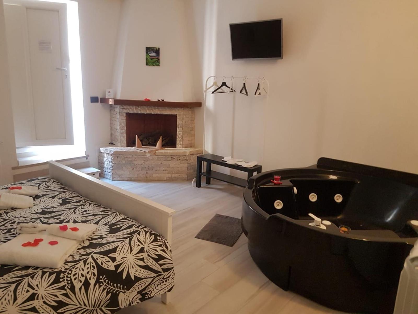 Junior Suite with jacuzzi - Photo 10
